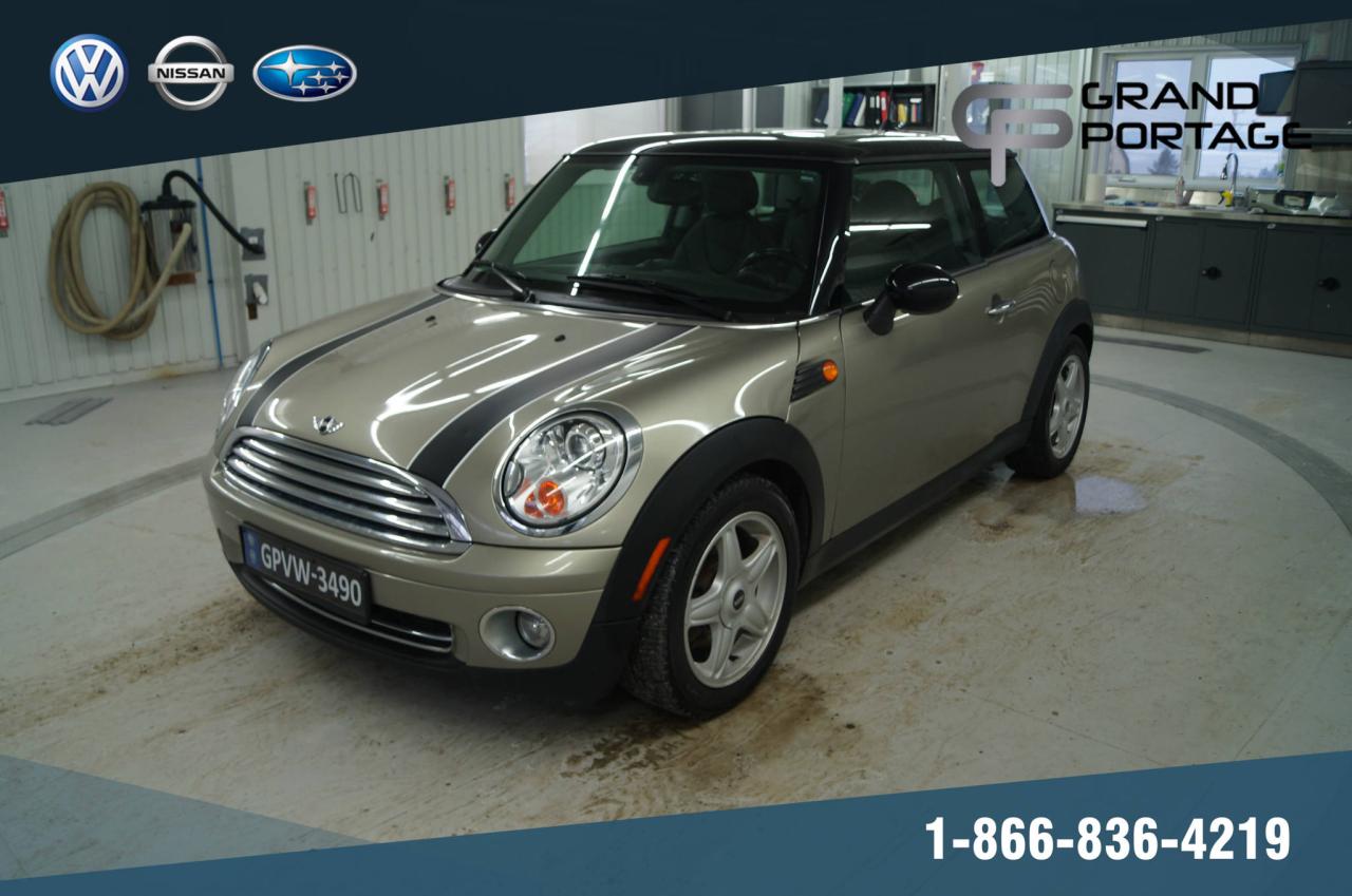 Used 2007 Mini Cooper 1.6L + MANUEL + MAGS + TOIT + AC + CRUIS for sale in Rivière-Du-Loup, QC