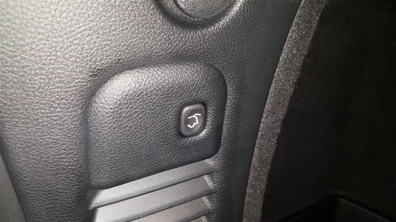 663587