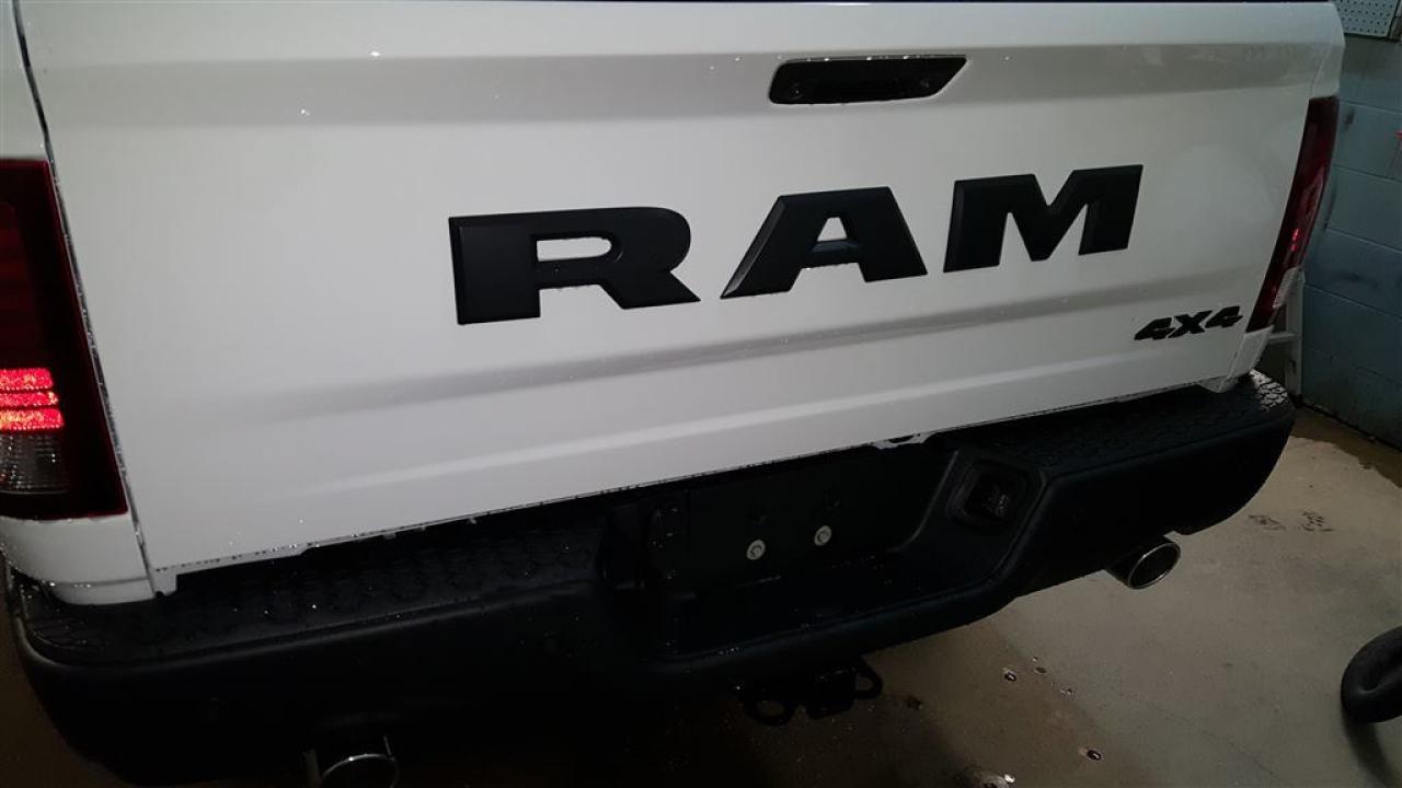 663593