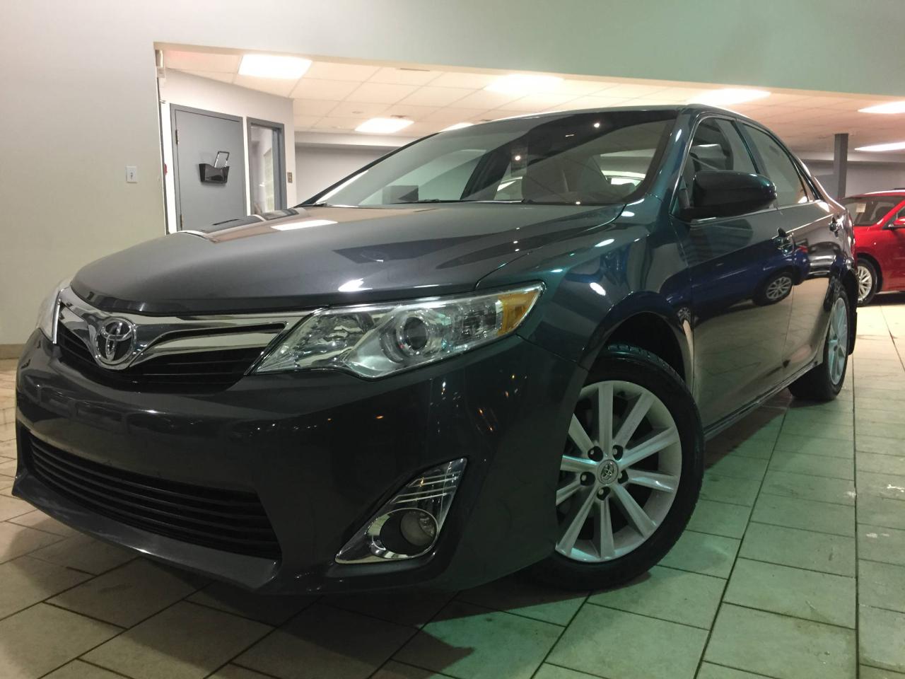 Used 2012 Toyota Camry XLE CUIR TOIT NAVIGATION CAM.RECUL BLUET for sale in Pointe-Aux-Trembles, QC