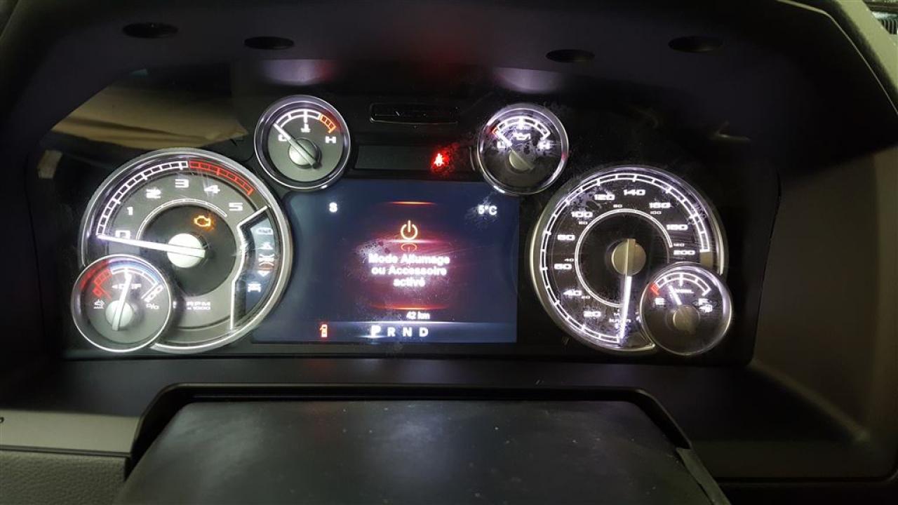 663617