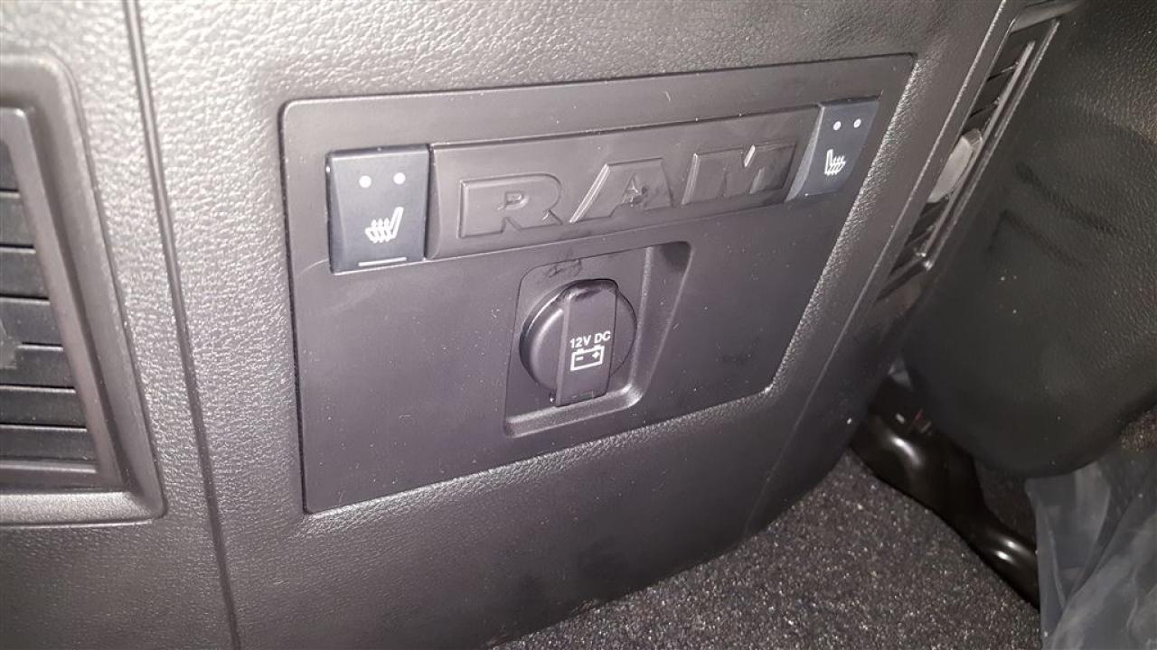 663617