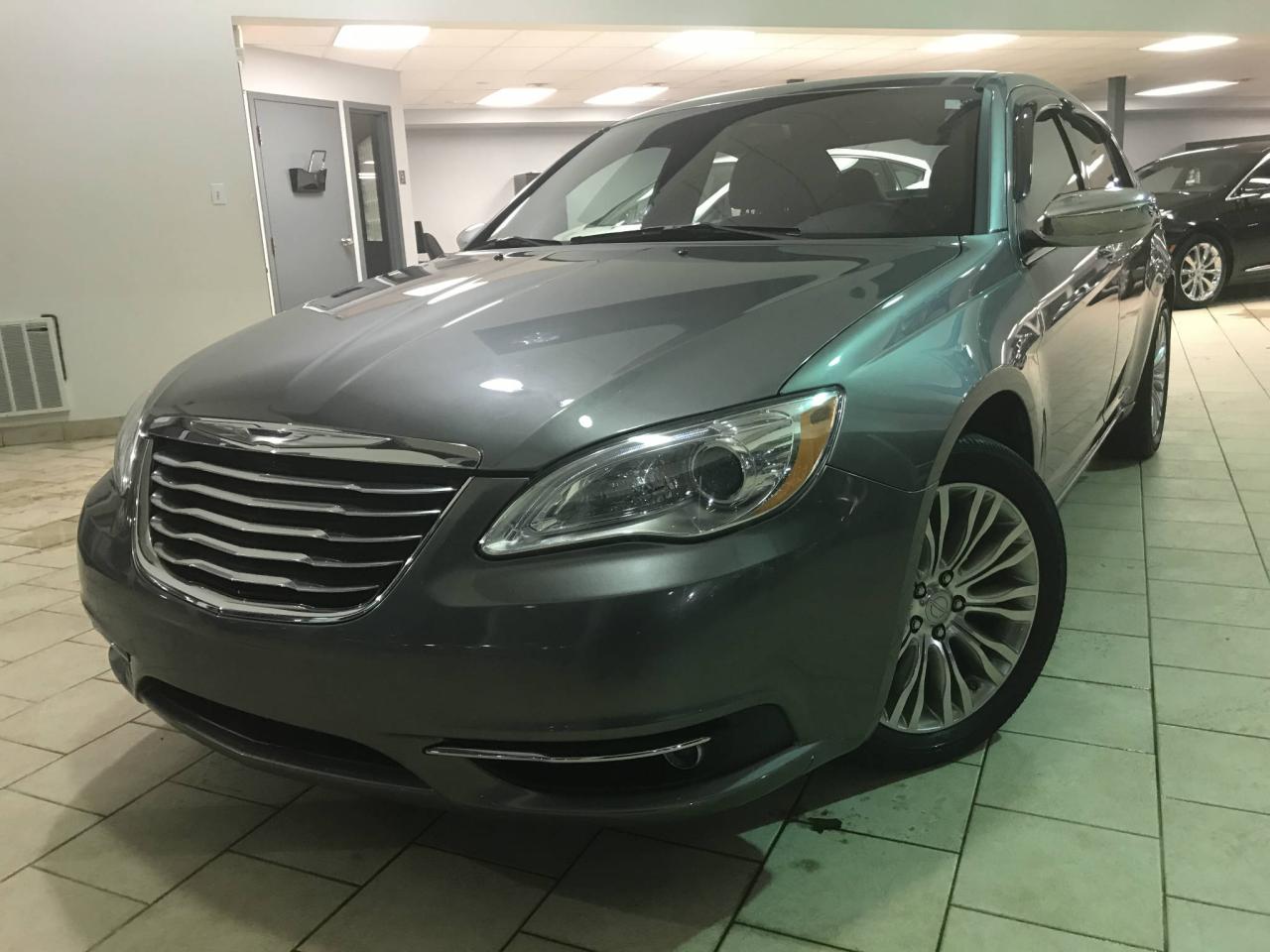 Used 2012 Chrysler 200 LIMITED CUIR BLUETOOTH TOIT OUVRANT for sale in Pointe-Aux-Trembles, QC