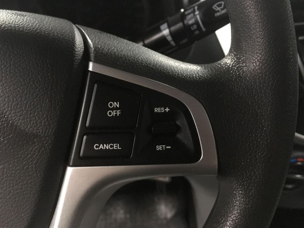 663736