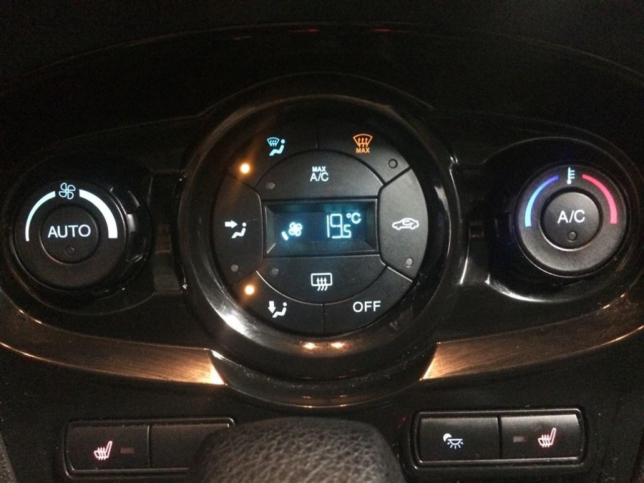 663742