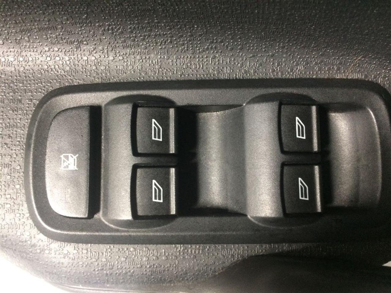 663742