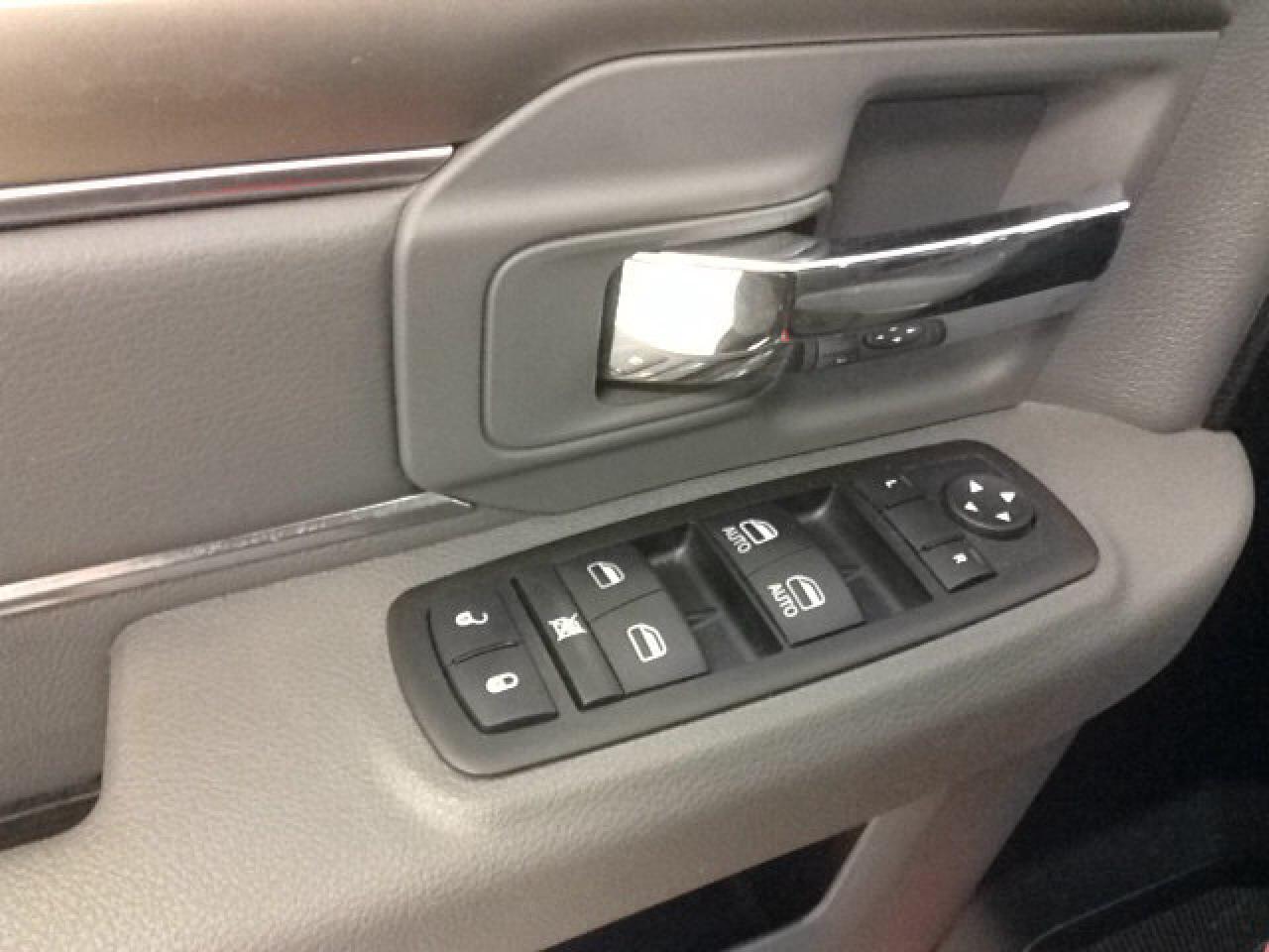 663760