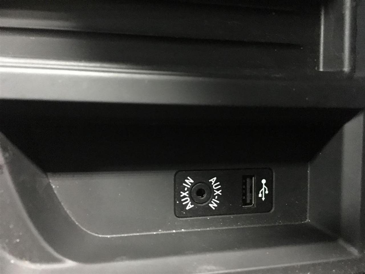 663825.11670321