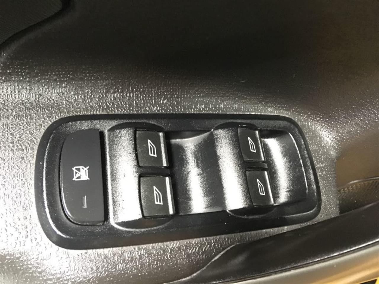 663864