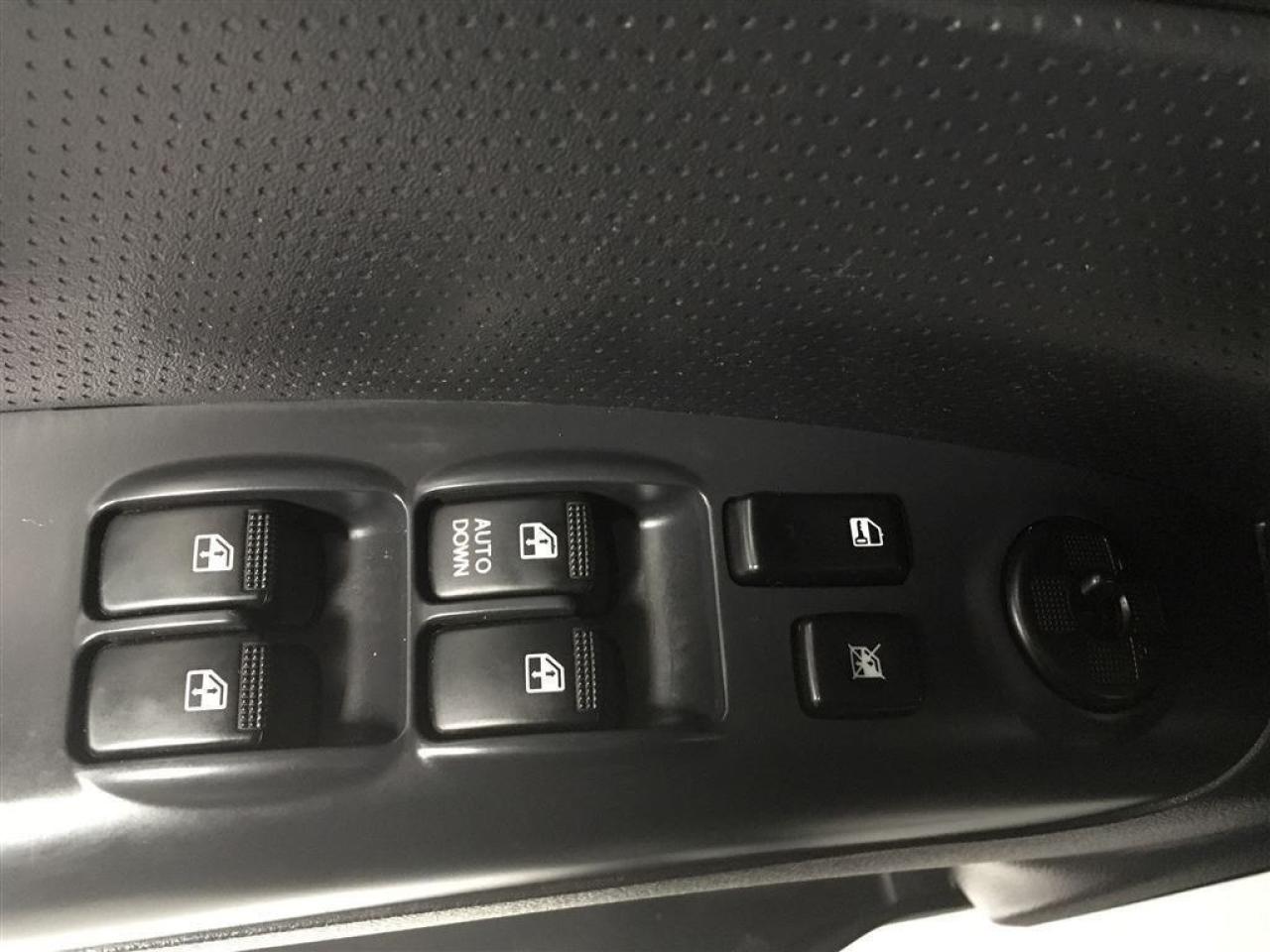 663886