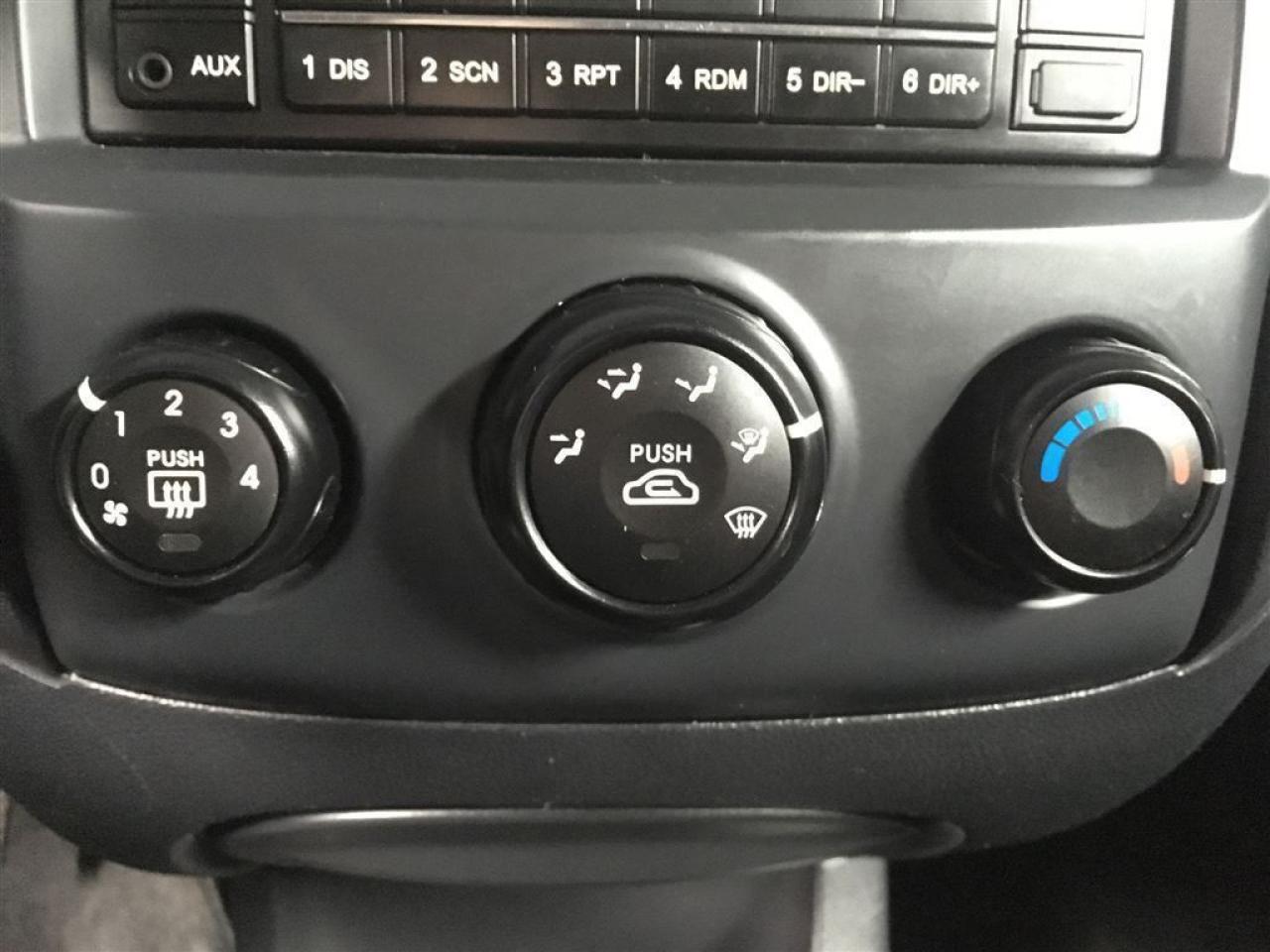 663886