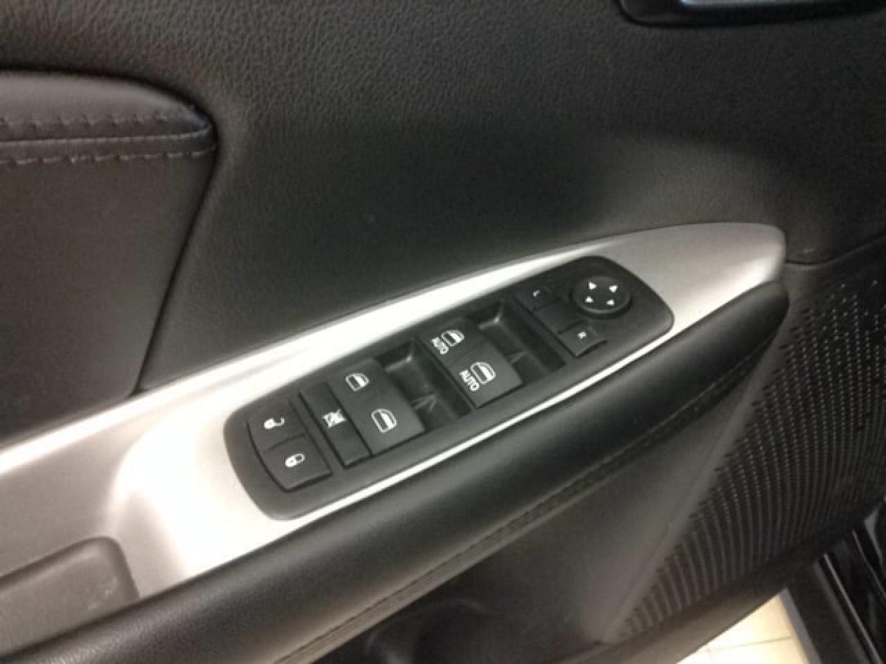 663911