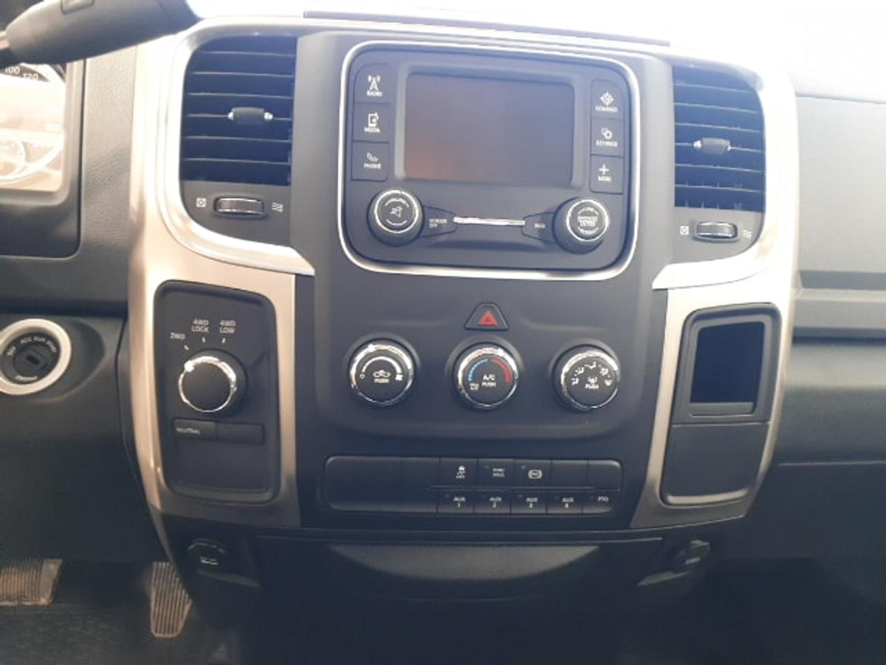 663946.11672364