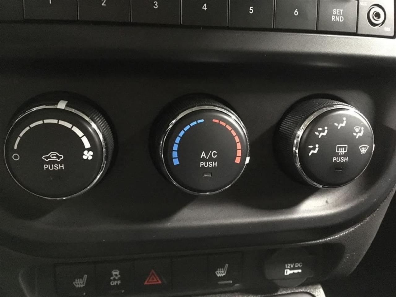 663958
