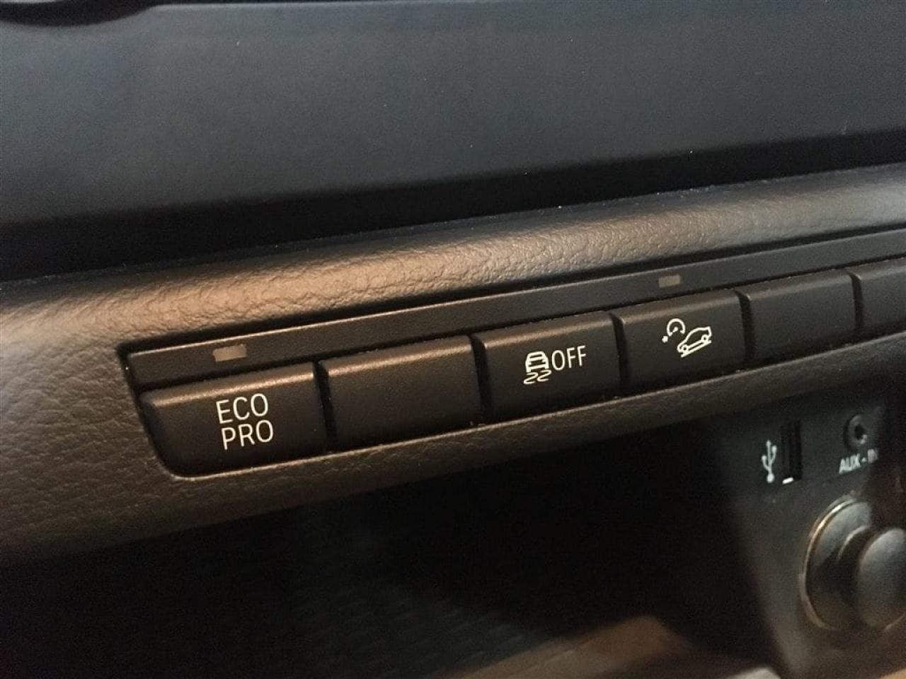663961