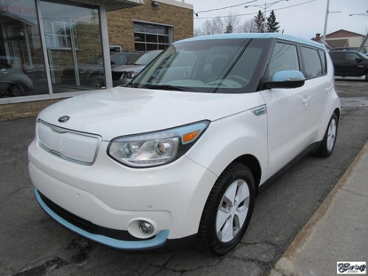 <a href=https://www.autoaubaine.com/Kia-Soul-c7019931.html>https://www.autoaubaine.com/Kia-Soul-c7019931.html</a>

Kia Soul Ev Luxe 2016\n\nRégulateur de vitesse, Essuie-glaces intermittents, Essuie-glace arrière, Anti-démarreur, Freins ABS, Contrôle de stabilité, Coussin gonflable conducteur, Lecteur MP3, Miroirs chauffants, Portes électriques, Tachymètre, Vitres électriques, Air climatisé, Intérieur en cuir, Commandes audio au volant, Sièges arrières rabattables, Sièges chauffants, Volant ajustable, Tapis protecteurs, Vitres teintées, Radio satellite, Ordinateur de bord, Caméra de recul, Radio AM/FM, Direction assistée, Télédéverrouillage, Rétroviseurs électriques, Jantes en alliage, Antipatinage, Phares antibrouillards, Coussins gonflables, Verrous de sécurité pour enfants, Système de surveillance de la pression des pneus, Dégivreur de lunette arrière, Miroirs ajustables de lintérieur, Sièges baquets, Technologie Bluetooth intégrée, Climatiseur automatique, Aide au stationnement (capteurs), Volant chauffant\n\nTRÈS RARE SUR LE MARCHÉ, véhicule 100% électrique, très bien équipé, cuir, navigation, caméra de recul, volant et sièges chauffants, gr. électrique, A/C, bluetooth et +++.  8 pneus inclus (été + hiver), découvrez la nouvelle ère de lautomobile!!!   Carproof disponible, aucun accident...

BALANCE DE GARANTIE KIA GLOBALE JUSUQAU 8 MAI 2021 OU 100000 KM!!!


*****TEXTOS BIENVENUE 514 707-4090*****

CHAPUT AUTO CONCESSIONNAIRE CHRYSLER JEEP RAM À VARENNES DEPUIS PLUS DE 65 ANS. TOUS NOS VÉHICULES SONT INSPECTÉS, RÉPARÉS ET GARANTIS. FINANCEMENT RAPIDE SUR PLACE 2 IÈME ET 3 IÈME CHANCE AU CRÉDIT, AUCUN CAS REFUSÉ.  


     WWW.CHAPUTOCCASION.COM

SBELLEMARE@CHAPUTAUTOMOBILE.COM

*****OUVERT LE SAMEDI DE 10H À 16H*****