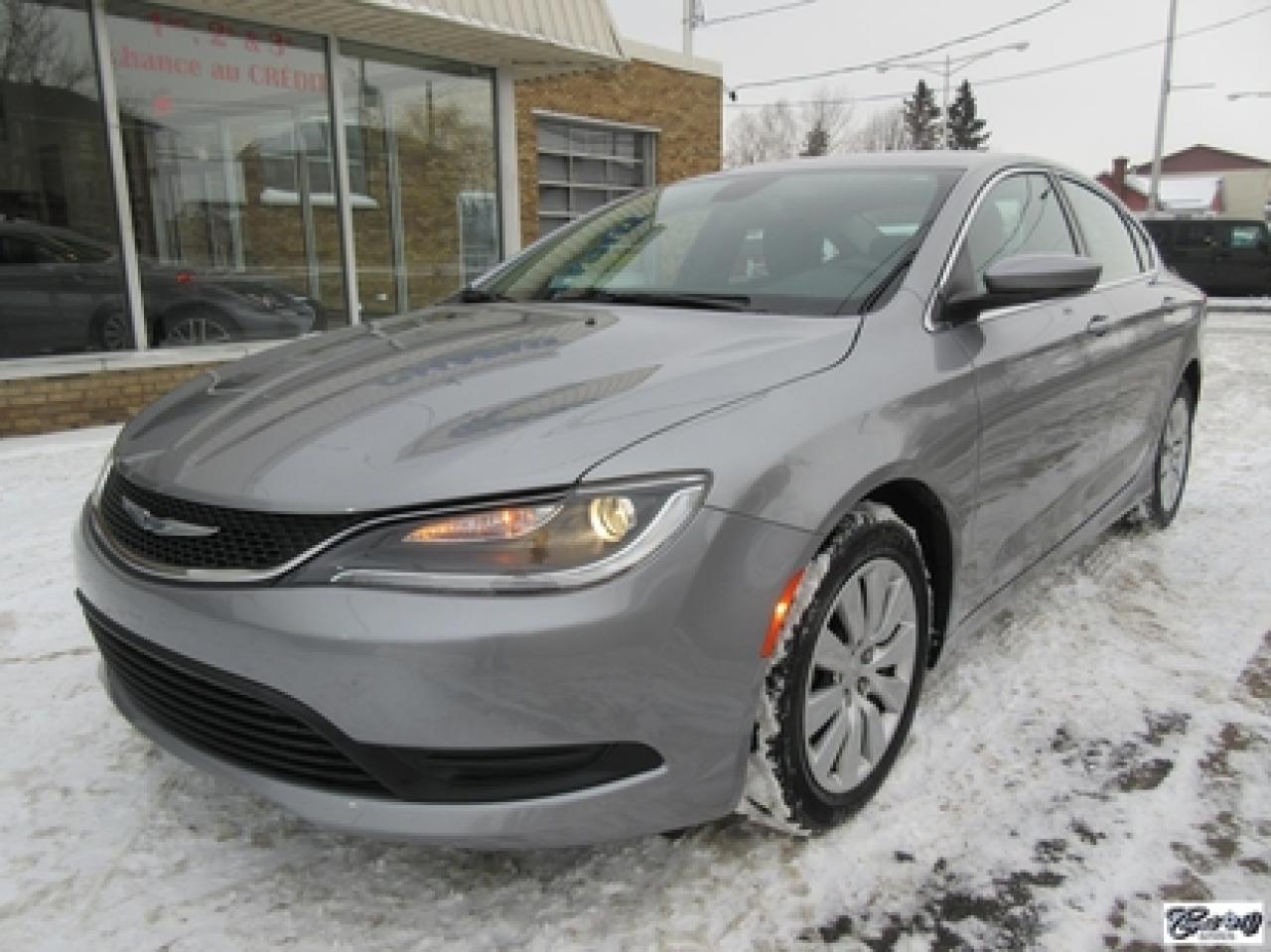 Used 2016 Chrysler 200 LX for sale in Varennes, QC