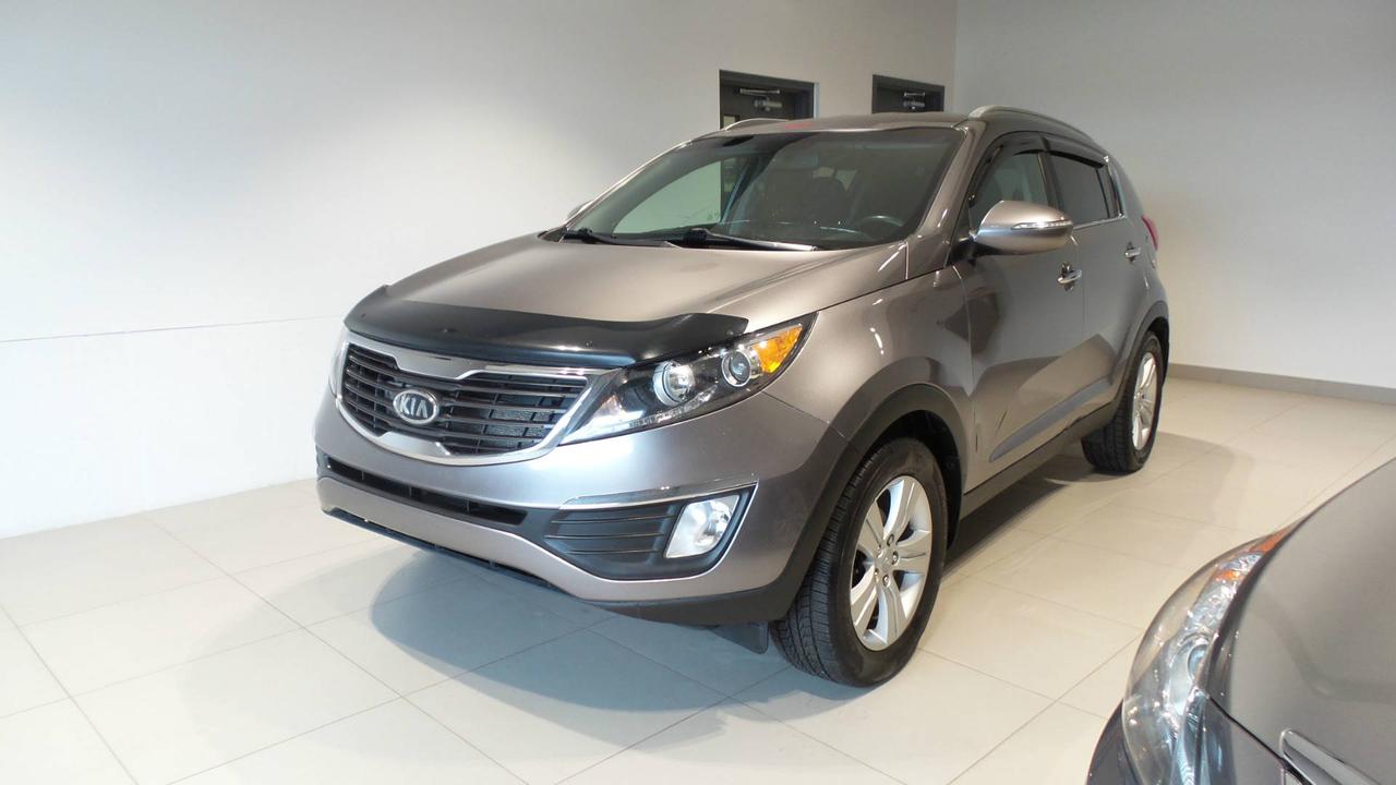 <a href=https://www.hyundaistraymond.com/occasion/Kia-Sportage-2011.html>https://www.hyundaistraymond.com/occasion/Kia-Sportage-2011.html</a>

POUR PRENDRE RENDEZ-VOUS POUR UN ESSAI ROUTIER OU POUR OBTENIR PLUS DE DÉTAILS, VOUS POUVEZ COMMUNIQUER SANS FRAIS AU : 1-844-623-0597	, VIA MESSAGERIE TEXTE AVEC MATHIEU DUMONT AU 418-410-8140 OU ALEXANDRE OUELLETTE 418-933-9422  EN TOUT TEMPS MÊME LES SOIRS ET LES FINS DE SEMAINE !!! PRIX ÉTABLI AVEC UN FINANCEMENT À TAUX RÉGULIER !!