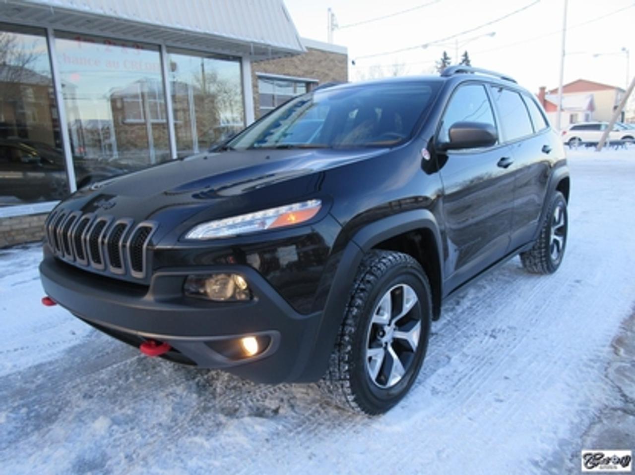 <a href=https://www.autoaubaine.com/Jeep-Cherokee-c7000676.html>https://www.autoaubaine.com/Jeep-Cherokee-c7000676.html</a>

Jeep Cherokee Trailhawk 4x4 2016\n\nRégulateur de vitesse, Toit ouvrant, Essuie-glaces intermittents, Essuie-glace arrière, Anti-démarreur, Freins ABS, Contrôle de stabilité, Coussin gonflable conducteur, Démarreur à distance, Lecteur MP3, Chauffe-moteur, Miroirs chauffants, Portes électriques, Sièges électriques, Tachymètre, Vitres électriques, Air climatisé, Intérieur en cuir, Climatisation deux zones, Commandes audio au volant, Sièges arrières rabattables, Sièges chauffants, Volant ajustable, Aileron, Tapis protecteurs, Vitres teintées, Attelage remorque, Radio satellite, Ordinateur de bord, Caméra de recul, Radio AM/FM, Direction assistée, Télédéverrouillage, Système dalarme, Rétroviseurs électriques, Jantes en alliage, Antipatinage, Phares antibrouillards, Coussins gonflables, Support à bagages, Verrous de sécurité pour enfants, Système de surveillance de la pression des pneus, Dégivreur de lunette arrière, Miroirs ajustables de lintérieur, Sièges baquets, Sièges avec fonction mémoire, Technologie Bluetooth intégrée, Port USB, Climatiseur automatique, Système HomeLink, Volant chauffant\n\nGarantie prolongée, 8 PNEUS INCLUS, toit ouvrant panoramique, NAVIGATION, caméra de recul, bluetooth, dem. à distance, volant et sièges chauffants, attache-remorque dorigine, entrée sans clé, système de son à 9 hauts-parleurs, hayon électrique, JEEP ACTIVE DRIVE II, écran tactile 8.4 pouces, tapis 4 saisons, intérieur cuir et tissus, commandes audios au volant et +++.  Un très beau VUS...  Carproof disponible, aucun accident...

BALANCE DE GARANTIE PROLONGÉE PLAN OR JEEP GLOBALE JUSQUAU 19 MAI 2021 OU 100000 KM TRANFÉRABLE SANS FRAIS. 

*****TEXTOS BIENVENUE 514 707-4090*****

CHAPUT AUTO CONCESSIONNAIRE CHRYSLER JEEP RAM À VARENNES DEPUIS PLUS DE 65 ANS. TOUS NOS VÉHICULES SONT INSPECTÉS, RÉPARÉS ET GARANTIS. FINANCEMENT RAPIDE SUR PLACE 2 IÈME ET 3 IÈME CHANCE AU CRÉDIT, AUCUN CAS REFUSÉ.  

     WWW.CHAPUTOCCASION.COM

SBELLEMARE@CHAPUTAUTOMOBILE.COM

*****OUVERT LE SAMEDI DE 10H À 16H*****