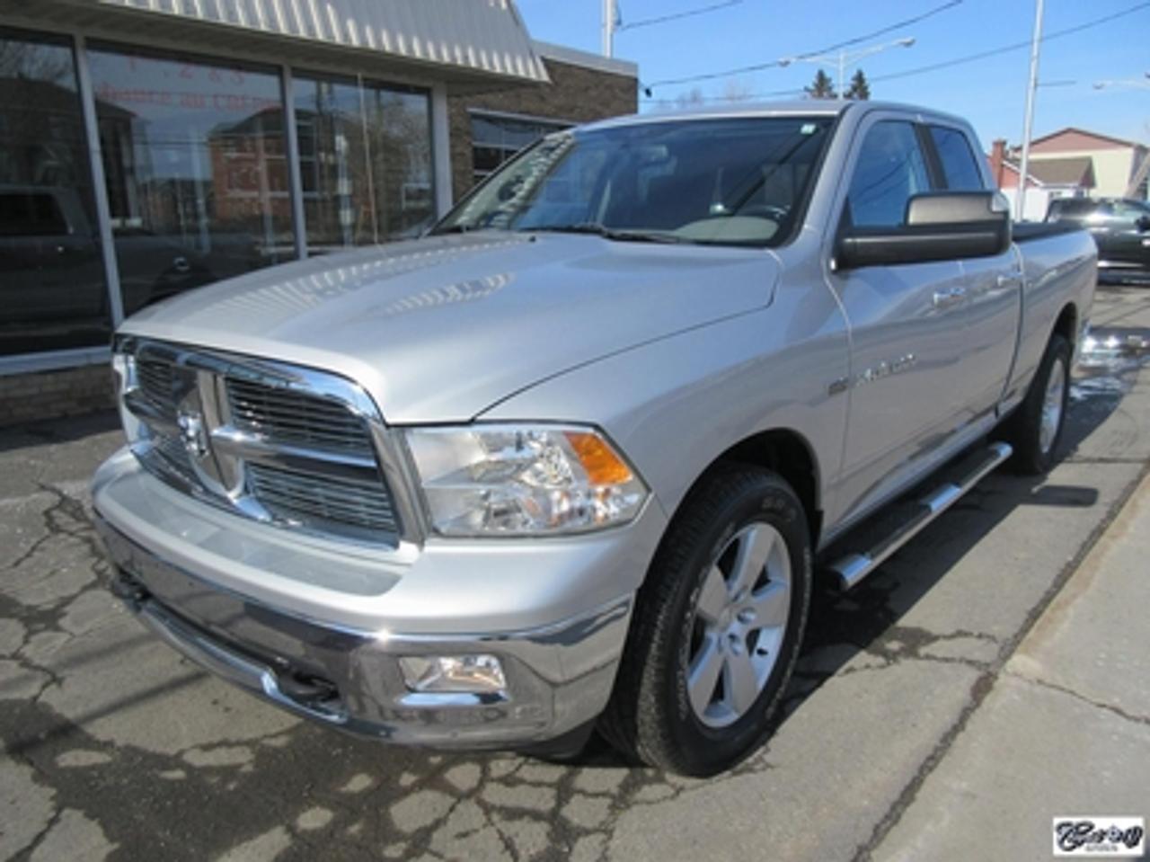 <a href=https://www.autoaubaine.com/RAM-1500-c7021099.html>https://www.autoaubaine.com/RAM-1500-c7021099.html</a>

RAM 1500 4x4 Cabine Quad SLT 2012\n\nRégulateur de vitesse, Essuie-glaces intermittents, Anti-démarreur, Freins ABS, Contrôle de stabilité, Coussin gonflable conducteur, Lecteur CD, Lecteur MP3, Chauffe-moteur, Miroirs chauffants, Portes électriques, Sièges électriques, Tachymètre, Vitres électriques, Air climatisé, Commandes audio au volant, Sièges arrières rabattables, Volant ajustable, Marchepieds, Tapis protecteurs, Vitres teintées, Doublure de caisse, Attelage remorque, Radio satellite, Ordinateur de bord, Radio AM/FM, Direction assistée, Télédéverrouillage, Rétroviseurs électriques, Jantes en alliage, Antipatinage, Phares antibrouillards, Coussins gonflables, Système de surveillance de la pression des pneus, Miroirs ajustables de lintérieur, Sièges baquets\n\nBALANCE DE GARANTIE PROLONGÉE PLAN OR RAM GLOBALE JUSQUAU 19 OCTOBRE 2019 OU 115000 KM TRANSFÉRABLE SANS FRAIS.  Très bien entretenu, 1 seul proprio, traité antirouille à chaque année, gr. électrique, A/C, toile sur boîte, bedliner, marchepieds, miroirs de remorquage, ratio du différentiel 3.92, mags 20, siège conducteur électrique, contrôleur de freins électriques dorigine, système déchappement MAGNAFLOW  et +++.  IMPECCABLE.  Carproof disponible, aucune réclamation.


*****TEXTOS BIENVENUE 514 707-4090*****

CHAPUT AUTO CONCESSIONNAIRE CHRYSLER JEEP RAM À VARENNES DEPUIS PLUS DE 65 ANS. TOUS NOS VÉHICULES SONT INSPECTÉS, RÉPARÉS ET GARANTIS. FINANCEMENT RAPIDE SUR PLACE 2 IÈME ET 3 IÈME CHANCE AU CRÉDIT, AUCUN CAS REFUSÉ.  


     WWW.CHAPUTOCCASION.COM

SBELLEMARE@CHAPUTAUTOMOBILE.COM

*****OUVERT LE SAMEDI DE 10H À 16H*****