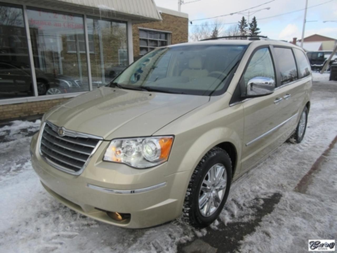 Used 2010 Chrysler Town & Country LTD for sale in Varennes, QC
