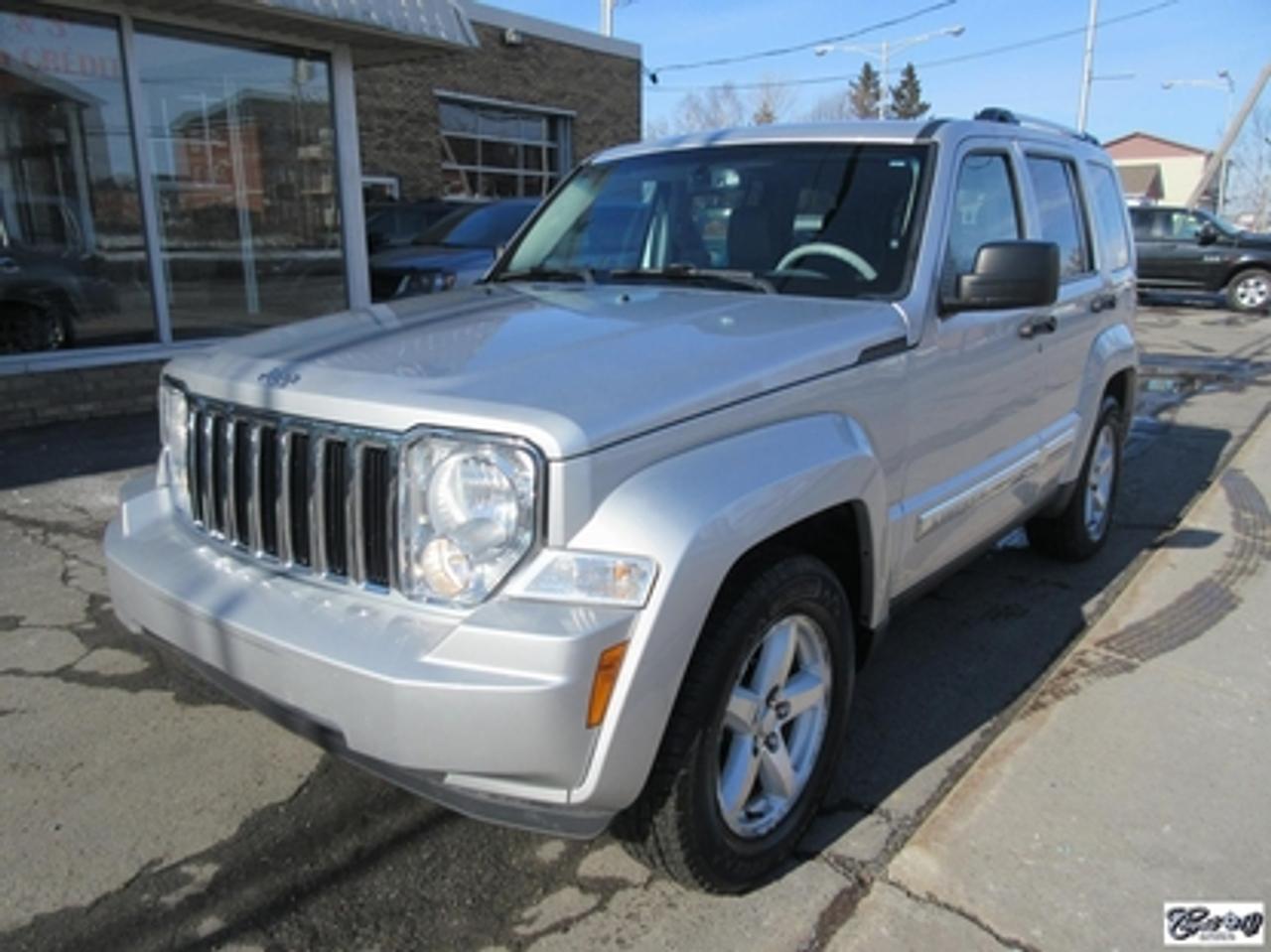 <a href=https://www.autoaubaine.com/Jeep-Liberty-c7022302.html>https://www.autoaubaine.com/Jeep-Liberty-c7022302.html</a>

Jeep Liberty Limited 2008\n\nRégulateur de vitesse, Toit ouvrant, Essuie-glaces intermittents, Essuie-glace arrière, Anti-démarreur, Freins ABS, Contrôle de stabilité, Coussin gonflable conducteur, Démarreur à distance, Lecteur CD, Chauffe-moteur, Miroirs chauffants, Portes électriques, Sièges électriques, Tachymètre, Vitres électriques, Air climatisé, Intérieur en cuir, Commandes audio au volant, Sièges arrières rabattables, Sièges chauffants, Volant ajustable, Moulures protectrices latérales, Tapis protecteurs, Vitres teintées, Attelage remorque, Radio satellite, Ordinateur de bord, Radio AM/FM, Direction assistée, Télédéverrouillage, Système dalarme, Rétroviseurs électriques, Jantes en alliage, Antipatinage, Phares antibrouillards, Coussins gonflables, Support à bagages, Système de surveillance de la pression des pneus, Dégivreur de lunette arrière, Miroirs ajustables de lintérieur, Sièges baquets, Sièges avec fonction mémoire\n\nWOW!!!  Très rare sur le marché, cuir, toit ouvrant, NAVIGATION, sièges chauffants et électriques, A/C, gr. électrique, siège conducteur à fonction mémoire, attache-remorque, capacité de remorquage de 5000 lbs, dem. à distance, système de son INFINITY et +++.  VUS très robuste et de bonne réputation.  Carproof disponible, aucun accident...

*****TEXTOS BIENVENUE 514 707-4090*****

CHAPUT AUTO CONCESSIONNAIRE CHRYSLER JEEP RAM À VARENNES DEPUIS PLUS DE 65 ANS. TOUS NOS VÉHICULES SONT INSPECTÉS, RÉPARÉS ET GARANTIS. FINANCEMENT RAPIDE SUR PLACE 2 IÈME ET 3 IÈME CHANCE AU CRÉDIT, AUCUN CAS REFUSÉ.  

     WWW.CHAPUTOCCASION.COM

SBELLEMARE@CHAPUTAUTOMOBILE.COM

*****OUVERT LE SAMEDI DE 10H À 16H*****