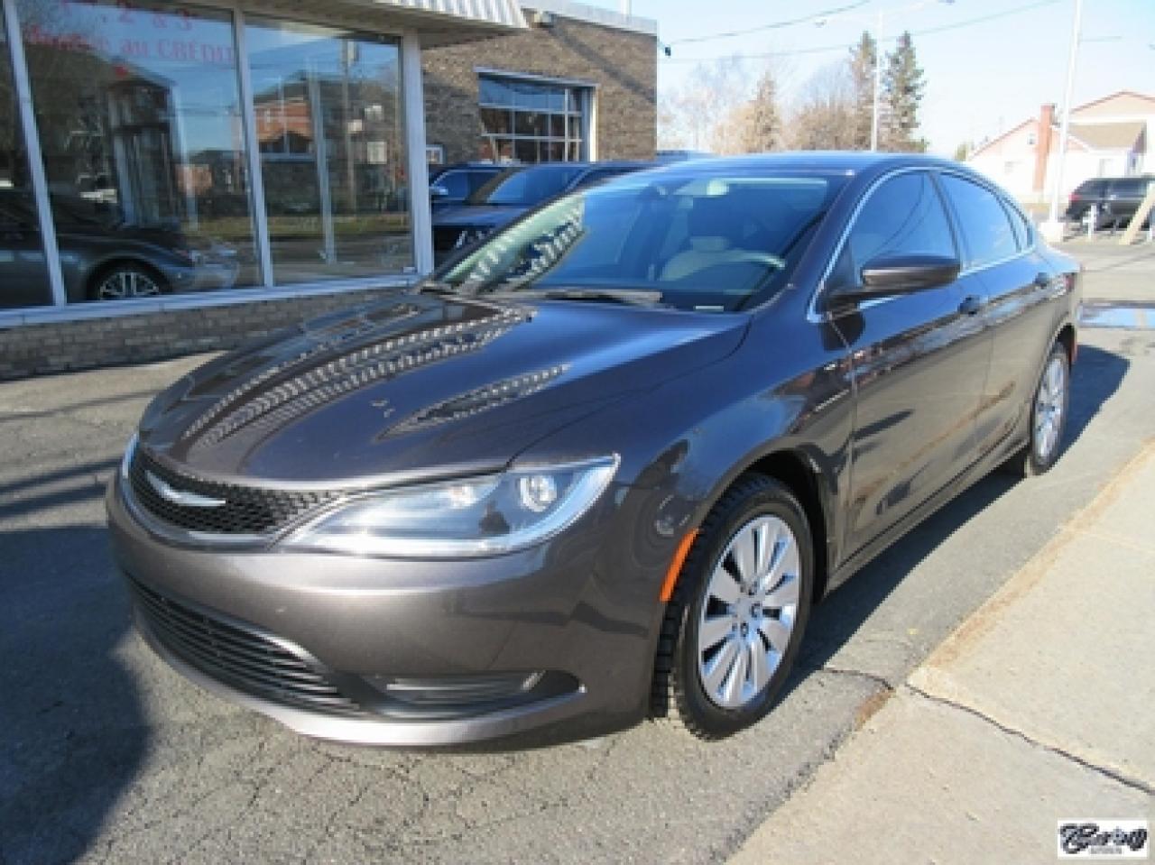 Used 2015 Chrysler 200 LX for sale in Varennes, QC
