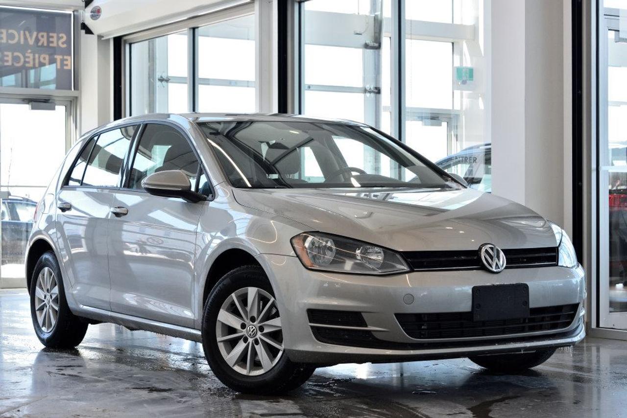 <a href=https://www.vaudreuilvolkswagen.com/occasion/Volkswagen-Golf-2016.html>https://www.vaudreuilvolkswagen.com/occasion/Volkswagen-Golf-2016.html</a>

Modèle Trendline, moteur 1.8T de 170HP, équipé de App Connect, Écran tactile, Bluetooth, Volant gainé de cuir multifonctionnel, Roues 15, régulateur de vitesse, miroirs électriques chauffants, bancs chauffants et Air Climatisé. Jamais accidenté.        Possibilité dextension de 2 ans ou 40 000 kms de la garantie dorigine avec la certification supérieure Volkswagen        Aucunes obligations bancaires, aucuns frais cachés        Mise en service : 31 Octobre 2016      Bienvenue chez Vaudreuil Volkswagen!