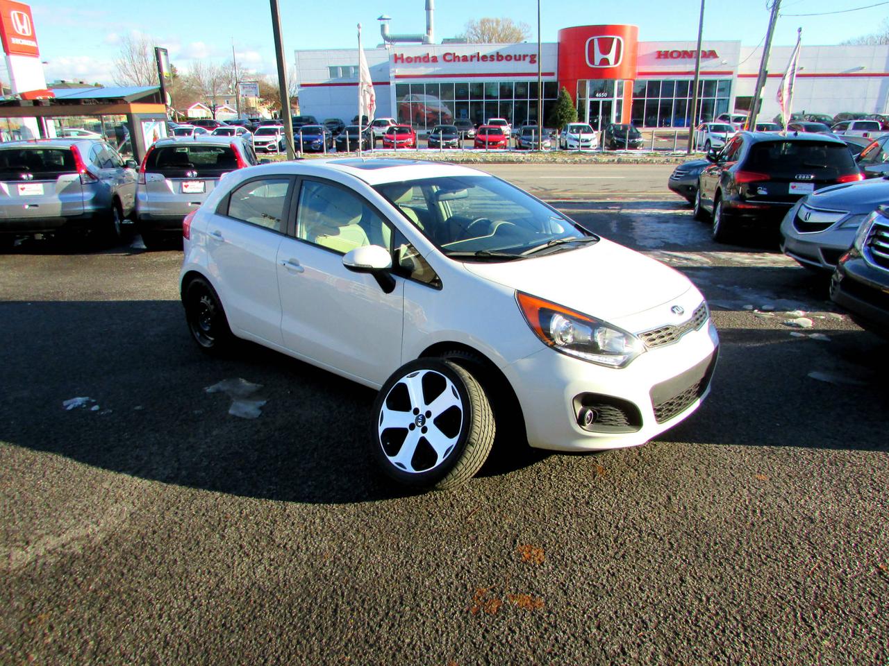 <a href=https://www.hondacharlesbourg.com/occasion/Kia-Rio-2013.html>https://www.hondacharlesbourg.com/occasion/Kia-Rio-2013.html</a>

8 ROUES 8 PNEUS! 
TOUT ÉQUIPÉ
GPS, CUIR, TOIT OUVRANT, VOLANT ET SIÈGE CHAUFFANTS,