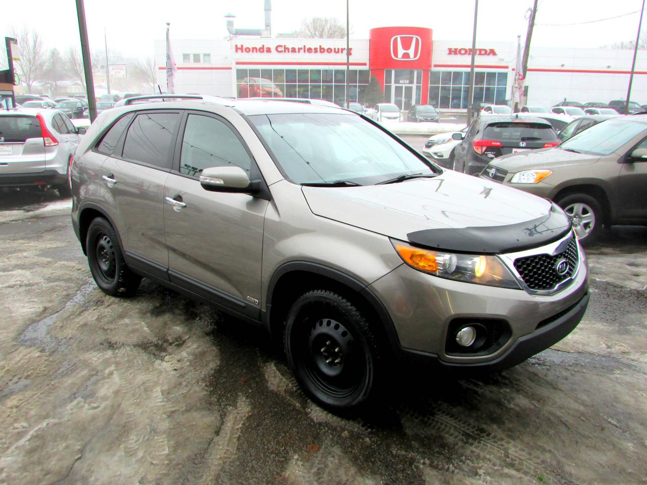<a href=https://www.hondacharlesbourg.com/occasion/Kia-Sorento-2012.html>https://www.hondacharlesbourg.com/occasion/Kia-Sorento-2012.html</a>

SEULEMENT 80 055 KM!!
INSPECTION COMPLÈTE ET RÉPARATIONS SANS FRAIS! 
AWD, V6, BLUETOOTH, DÉMARREUR À DISTANCE AINSI QUE 8 ROUES 8 PNEUS ! 
À VOIR!