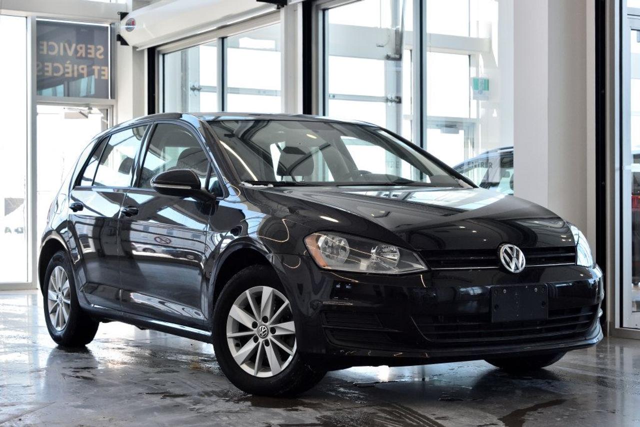 <a href=https://www.vaudreuilvolkswagen.com/occasion/Volkswagen-Golf-2016.html>https://www.vaudreuilvolkswagen.com/occasion/Volkswagen-Golf-2016.html</a>

Modèle Trendline, moteur 1.8T de 170HP, équipé de App Connect, Écran tactile, Bluetooth, Volant gainé de cuir multifonctionnel, Roues 15, régulateur de vitesse, miroirs électriques chauffants, bancs chauffants et Air Climatisé.        Possibilité dextension de 2 ans ou 40 000 kms de la garantie dorigine avec la certification supérieure Volkswagen        Aucunes obligations bancaires, aucuns frais cachés        Mise en service : 30 septembre 2016        ***************************************************************************************Bienvenue chez Vaudreuil Volkswagen,