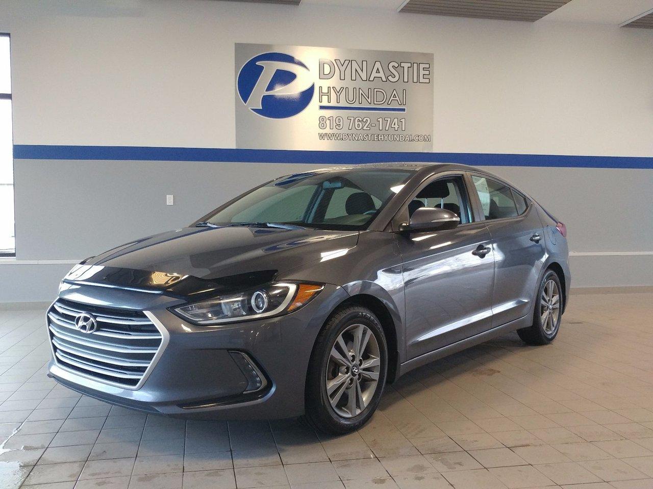 <a href=https://www.dynastiehyundai.com/occasion/Hyundai-Elantra-2017.html>https://www.dynastiehyundai.com/occasion/Hyundai-Elantra-2017.html</a>

Hyundai Elantra GL  2017Essuie-glaces intermittents, Anti-démarreur, Freins ABS, Contrôle de stabilité, Coussin gonflable conducteur, Coussins gonflables latéraux, Lecteur MP3, Volant ajustable, Tapis protecteurs, Caméra de recul, Rétroviseur électrique, Direction assistée, Rétroviseurs chauffants, Coussins gonflables arrière pour la tête, Démarrage sans clé, Sièges chauffants - Avant, Antipatinage, Verrous de sécurité pour enfants, Système de surveillance de la pression des pneus, Sièges baquets