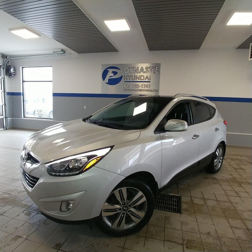 <a href=https://www.dynastiehyundai.com/occasion/Hyundai-Tucson-2015.html>https://www.dynastiehyundai.com/occasion/Hyundai-Tucson-2015.html</a>

Hyundai Tucson Limited Bas kilom?trage, Tr?s rare 2015Régulateur de vitesse, Essuie-glaces intermittents, Anti-démarreur, Freins ABS, Contrôle de stabilité, Coussins gonflables latéraux, Lecteur CD, Lecteur MP3, Volant ajustable, Moonroof, Tapis protecteurs, Caméra de recul, Volant gainé de cuir, Phares automatiques, Rétroviseur électrique, Sièges arrières chauffants, Direction assistée, Rétroviseurs chauffants, Coussins gonflables arrière pour la tête, Freins à disque, Sièges chauffants - Avant, Antipatinage, Phares antibrouillards, Verrous de sécurité pour enfants, Sièges baquets, Technologie Bluetooth intégrée, Rétroviseur à atténuation automatique, Aluminium, Climatisation