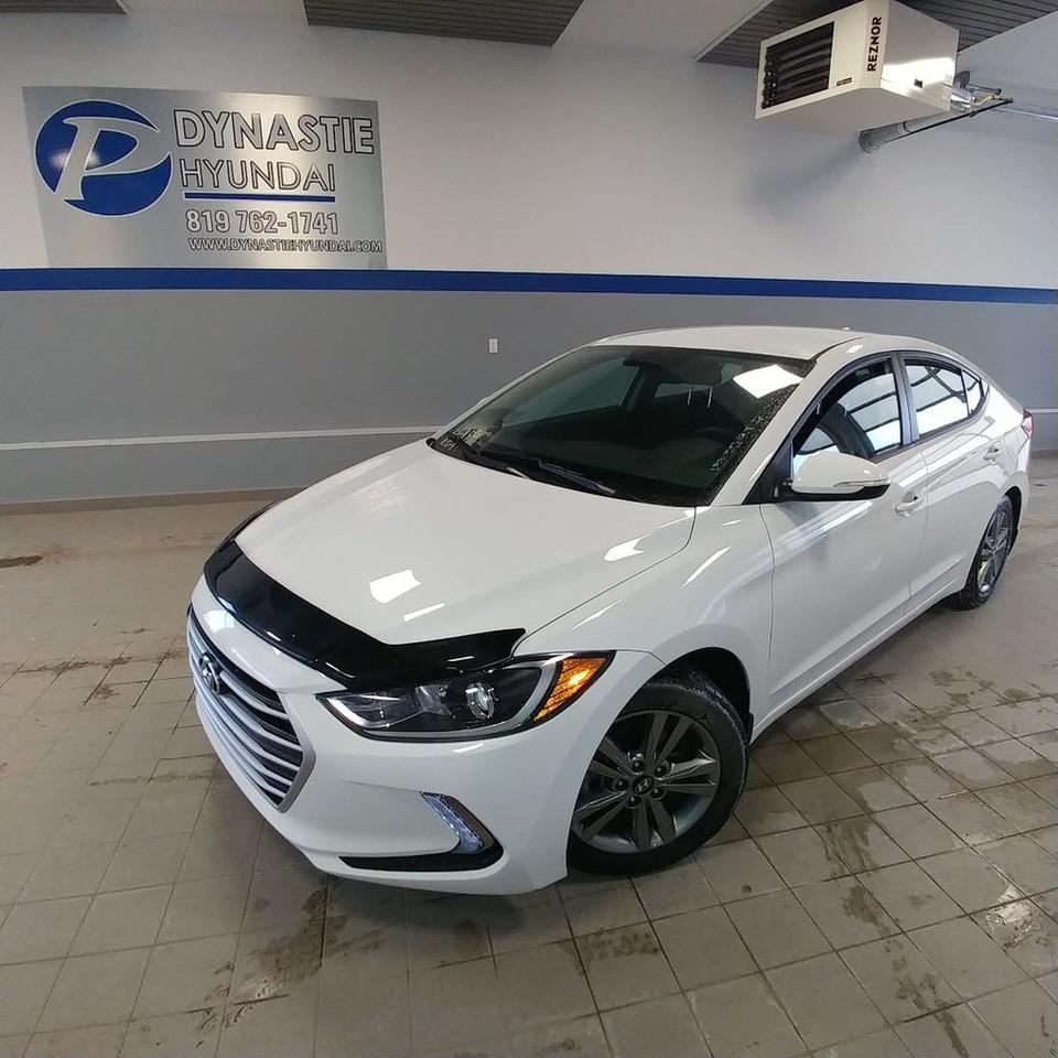 <a href=https://www.dynastiehyundai.com/occasion/Hyundai-Elantra-2017.html>https://www.dynastiehyundai.com/occasion/Hyundai-Elantra-2017.html</a>

Hyundai Elantra GL  2017Essuie-glaces intermittents, Anti-démarreur, Freins ABS, Contrôle de stabilité, Coussins gonflables latéraux, Lecteur MP3, Volant ajustable, Tapis protecteurs, Rétroviseur électrique, Direction assistée, Rétroviseurs chauffants, Coussins gonflables arrière pour la tête, Démarrage sans clé, Sièges chauffants - Avant, Antipatinage, Verrous de sécurité pour enfants, Système de surveillance de la pression des pneus, Sièges baquets