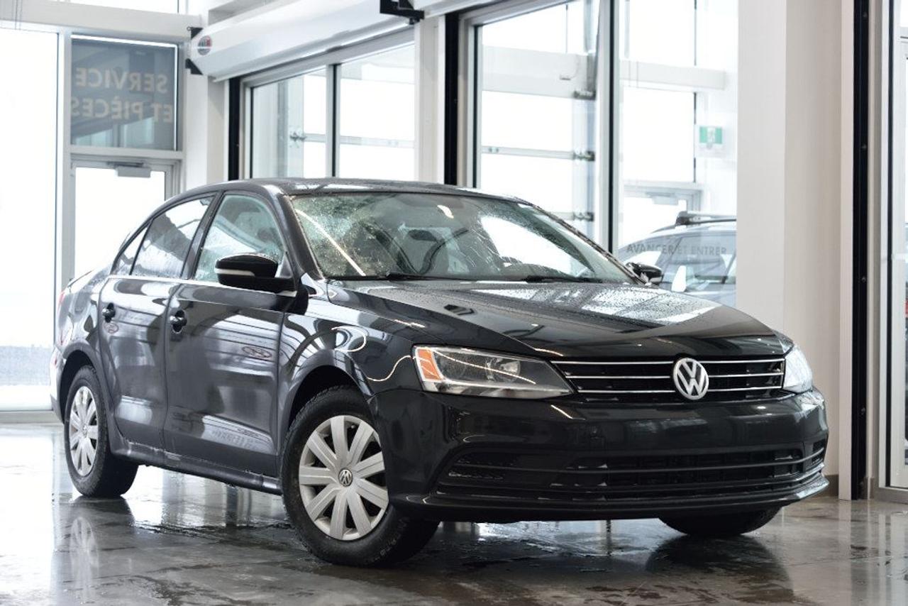 <a href=https://www.vaudreuilvolkswagen.com/occasion/Volkswagen-Jetta-2015.html>https://www.vaudreuilvolkswagen.com/occasion/Volkswagen-Jetta-2015.html</a>

Modèle Trendline+ 1.8 turbo manuelle, toit ouvrant, caméra de recul, connectivité bluetooth, volant multifonction, régulateur de vitesse. Retour de location, jamais accidenté et un seul propriétaire.        Possibilité dextension de 2 ans ou 40 000 kms de la garantie dorigine avec la certification supérieure Volkswagen        Aucunes obligations bancaires, aucuns frais cachés        Mise en service : 15 novembre 2014        Bienvenue chez Vaudreuil Volkswagen!
