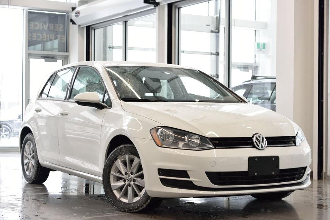 <a href=https://www.vaudreuilvolkswagen.com/occasion/Volkswagen-Golf-2016.html>https://www.vaudreuilvolkswagen.com/occasion/Volkswagen-Golf-2016.html</a>

Modèle Trendline 4 portes , moteur 1.8T de 170HP, équipé de App Connect, écran tactile, Bluetooth, volant gainé de cuir multifonctionnel, roues 15, régulateur de vitesse, miroirs électriques chauffants, bancs chauffants et air Climatisé. Jamais accidentée.    Possibilité dextension de 2 ans ou 40 000 kms de la garantie dorigine avec la certification supérieure Volkswagen    Aucunes obligations bancaires, aucuns frais cachés    Mise en service : 31 mai 2016    Bienvenue chez Vaudreuil Volkswagen!