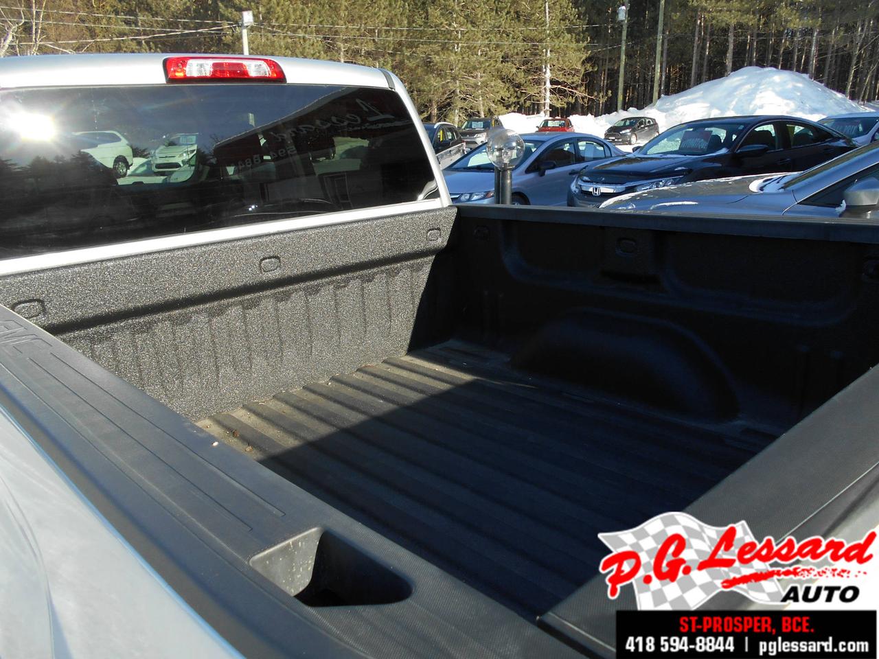 665428.11706422