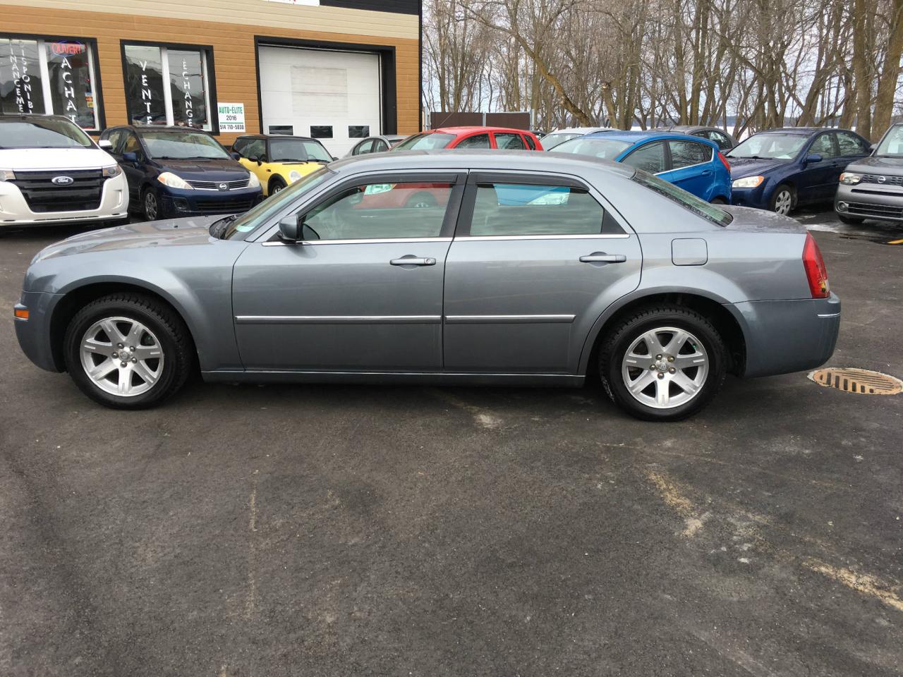 Used 2006 Chrysler 300 Berline 4 portes 300 à traction arrière for sale in St-Sulpice, QC