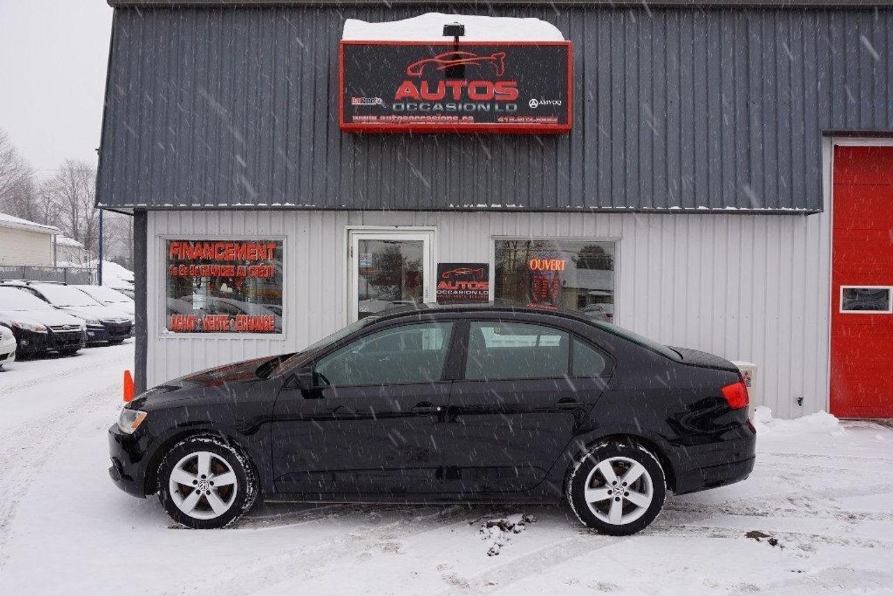 <a href=https://www.autosoccasions.ca/occasion/Volkswagen-Jetta-2013.html>https://www.autosoccasions.ca/occasion/Volkswagen-Jetta-2013.html</a>

VOLKSWAGEN JETTA TRENDLINE+ 2013 Édition Trendline + 4cyl 2.0 Litres ** FULL ÉQUIPÉ A/C MAGS BLUETOOTH SIÈGES CHAUFFANTS -- TRANSMISSION MANUELLE 5 VITESSES -- AVEC SEULEMENT 140 000 KM CERTIFIÉ VOLKSWAGEN ET JAMAIS ACCIDENTÉ / 4 CYLINDRES 2.0 Litres TRÈS ÉCONOMIQUE ET FIABILITÉ RECONNUE (JAMAIS ACCIDENTÉ : RAPPORT CARPROOF DISPONIBLE) COULEUR EXTÉRIEUR NOIR, INTÉRIEUR GRIS FONCÉ ET NOIR / SIÈGES CHAUFFANTS. INSPECTION COMPLÈTE INCLUSE -- ÉCHANGE ACCEPTÉ -- FINANCEMENT SUR PLACE À PARTIR 4.99 % -- GARANTIE INCLUS : 1 MOIS OU 1700 KM GROUPE MOTOPROPULSEUR -- POSSIBILITÉ DE GARANTIE PROLONGÉE À PRIX IMBATTABLE Avec Caa et Groupe Ppp. ÉQUIPEMENT COMPLET TRENDLINE + : AIR CLIMATISÉ - RÉGULATEUR DE VITESSES - SIÈGES CHAUFFANTS - JANTES 15 POUCES / PNEUS DÉTÉ SEULEMENT - TÉLÉVÉROUILLAGE À DISTANCE - LECTEUR CD-Mp3 - PRISE AUXILIAIRE - BLUETOOTH/TÉLÉPHONE - GROUPES ÉLECTRIQUES COMPLETS - VALISE ÉLECTRIQUE === POUR PLUS DINFORMATION DEMANDER (DAVID.LAMONTAGNE) 418-903-5882 // 418-931-4036 Cell === FINANCEMENT FACILE SUR PLACE 4.99 % NOUS SOMMES OUVERTS 6 JOURS : 2430 BOUL GUILLAUME-COUTURE, LÉVIS G6W-2R5 : AU PLAISIR DE VOUS SERVIR WWW.AUTOSOCCASIONS.CA