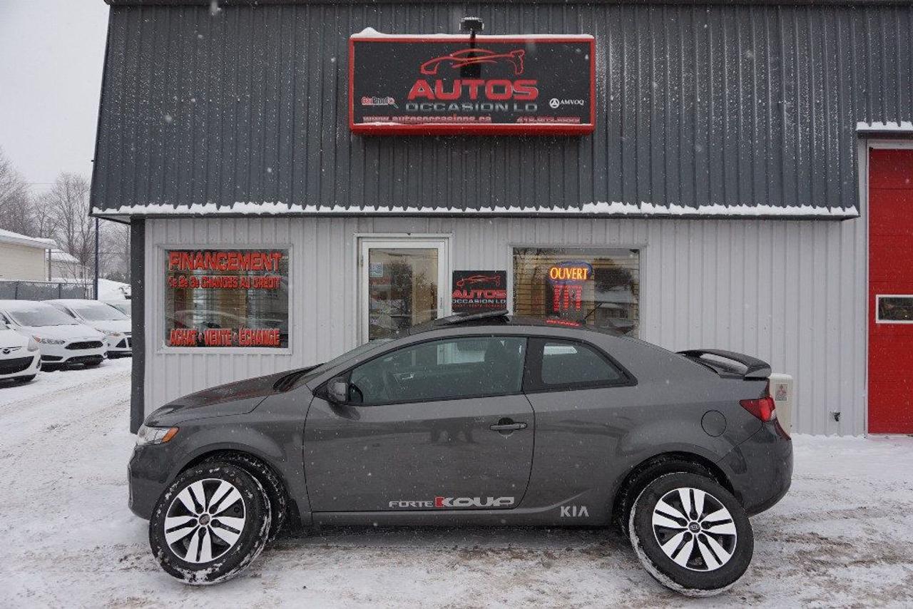 <a href=https://www.autosoccasions.ca/occasion/Kia-Forte_Koup-2013.html>https://www.autosoccasions.ca/occasion/Kia-Forte_Koup-2013.html</a>

KIA FORTE KOUP EX 2013 Édition KOUP EX 4cyl 2.0 Litres ** FULL ÉQUIPÉ MAGS TOIT BLUETOOTH 8 ROUES INCLUS -- TRANSMISSION AUTOMATIQUE 6 RAPPORTS -- AVEC SEULEMENT 100 983 KM CERTIFIÉ / 4 CYLINDRES 2.0 Litres TRÈS ÉCONOMIQUE, DURABLE ET FIABILITÉ KIA RECONNUE (VÉHICULE ACCIDENTÉ ET TRÈS BIEN RÉPARER EN 2013 : RAPPORT CARPROOF DISPONIBLE) COULEUR EXTÉRIEUR GRAY FONCÉ, INTÉRIEUR GRIS FONCÉ / NOIR + SIÈGES CHAUFFANTS. INSPECTION COMPLÈTE INCLUSE -- ÉCHANGE ACCEPTÉ -- FINANCEMENT SUR PLACE À PARTIR 4.99 % -- GARANTIE INCLUS : 1 MOIS OU 1700 KM MOTOPROPULSEUR -- POSSIBILITÉ DE GARANTIE PROLONGÉE À PRIX IMBATTABLE Avec Caa et Groupe Ppp. ÉQUIPEMENT COMPLET EX : AIR CLIMATISÉ - RÉGULATEUR VITESSES - DÉMARREUR À DISTANCE - PHARE ANTI-BROUILLARD - TOIT OUVRANT ÉLECTRIQUE - AILERON - JANTES 17 POUCES / PNEUS DÉTÉ TRÈS BON - RIM DACIER / PNEUS DHIVER EXCELLENT - SIÈGES CHAUFFANTS - ORDINATEUR DE BORD - LECTEUR CD-Mp3 - CONTRÔLE AUDIO AU VOLANT - TÉLÉPHONE MAIN-LIBRE/BLUETOOTH - SERVO DIRECTION - FREINS ABS - TRACTION CONTRÔLE - VOLANT AJUSTABLE === POUR PLUS DINFORMATION DEMANDEZ (DAVID.LAMONTAGNE) 418-903-5882 // 418-931-4036 Cell === FINANCEMENT FACILE SUR PLACE 4.99 % NOUS SOMMES OUVERTS 6 JOURS : 2430 BOUL GUILLAUME-COUTURE, LÉVIS G6W-2R5 : AU PLAISIR DE VOUS SERVIR WWW.AUTOSOCCASIONS.CA
