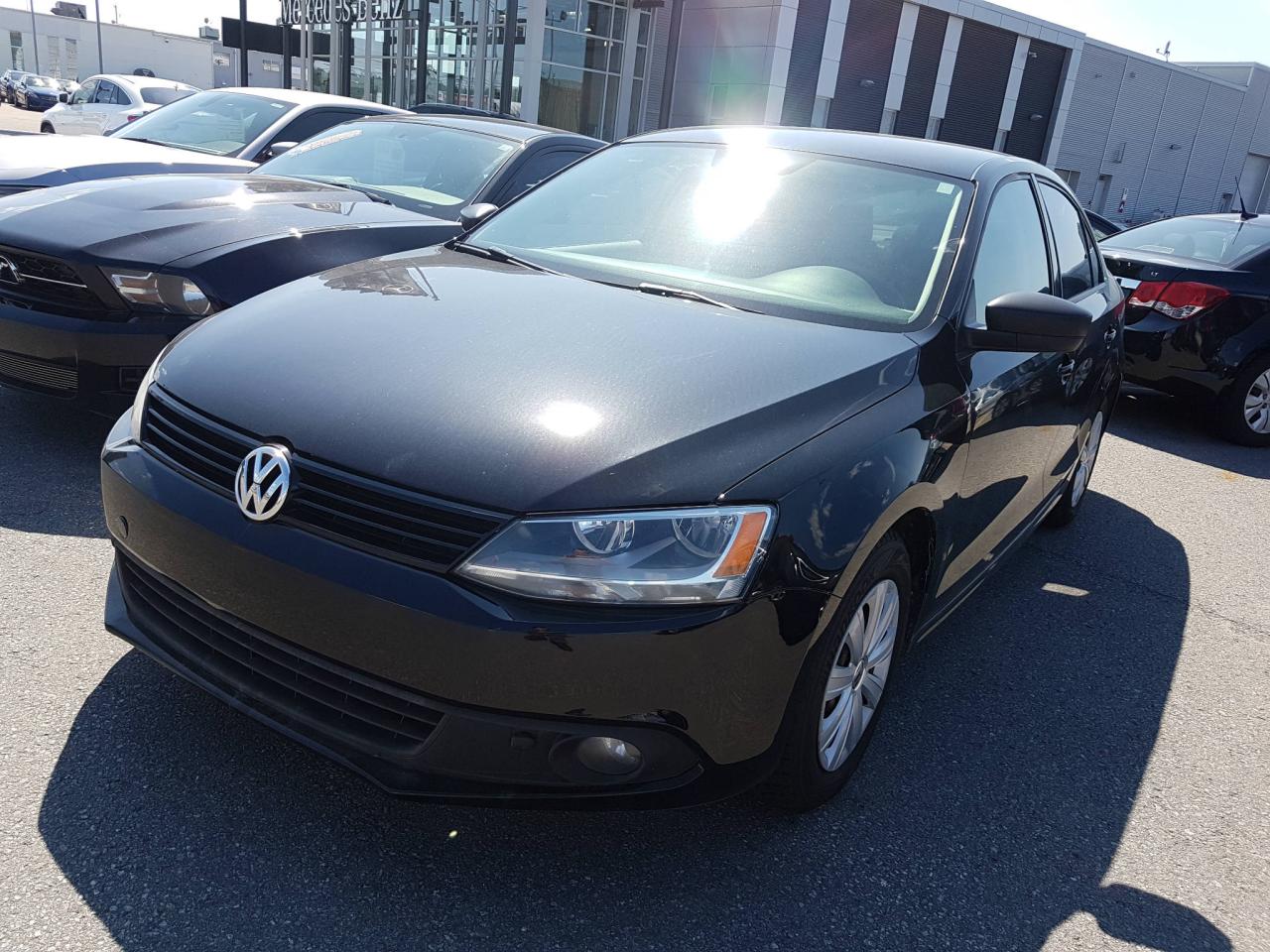Used 2013 Volkswagen Jetta Modèle Trendline+ 4 portes 2,0L boîte au for sale in Chicoutimi, QC