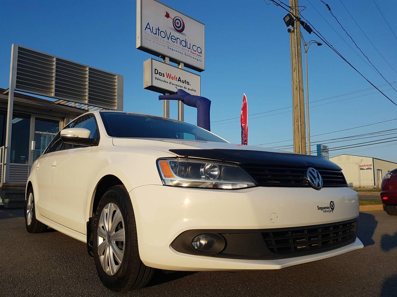 <a href=https://www.autovendu.ca/occasion/Volkswagen-Jetta-2014.html>https://www.autovendu.ca/occasion/Volkswagen-Jetta-2014.html</a>

Une voiture d occasion certifiée comme neuve : c est ça, l occasion.
La perfection est une affaire de détails. Voilà pourquoi chaque Volkswagen d occasion certifiée est rigoureusement examiné et fait l objet d une inspection en 112 points avant d être admissible au programme Assurance ou Assurance supérieure de Volkswagen. d un pare-chocs à l autre, rien n échappe au contrôle de nos experts, qui sont déterminés à vous offrir la Volkswagen certifiée que vous méritez.
Historique et performance
Débutant par l examen de critères primordiaux comme l âge, le kilométrage et l entretien du véhicule, les techniciens Volkswagen procèdent ensuite à un essai routier afin d évaluer la performance de la voiture. Cette étape est suivie par d autres tests de composants tels que le système de refroidissement et la batterie.
Qualité et apparence
Ensuite, nos techniciens passent au peigne fin l intérieur, l extérieur et le châssis de la Volkswagen dans le but de déceler et de rectifier la moindre imperfection. La dernière étape consiste, entre autres, à retoucher la peinture et la carrosserie, et à mettre à jour le dossier d entretien du véhicule. Ces mesures visent à rendre votre Volkswagen d occasion certifiée comme neuve.
Pourquoi 112 points? Parce que pour notre équipe, toute Volkswagen d occasion certifiée se doit de performer comme nos dernières-nées.