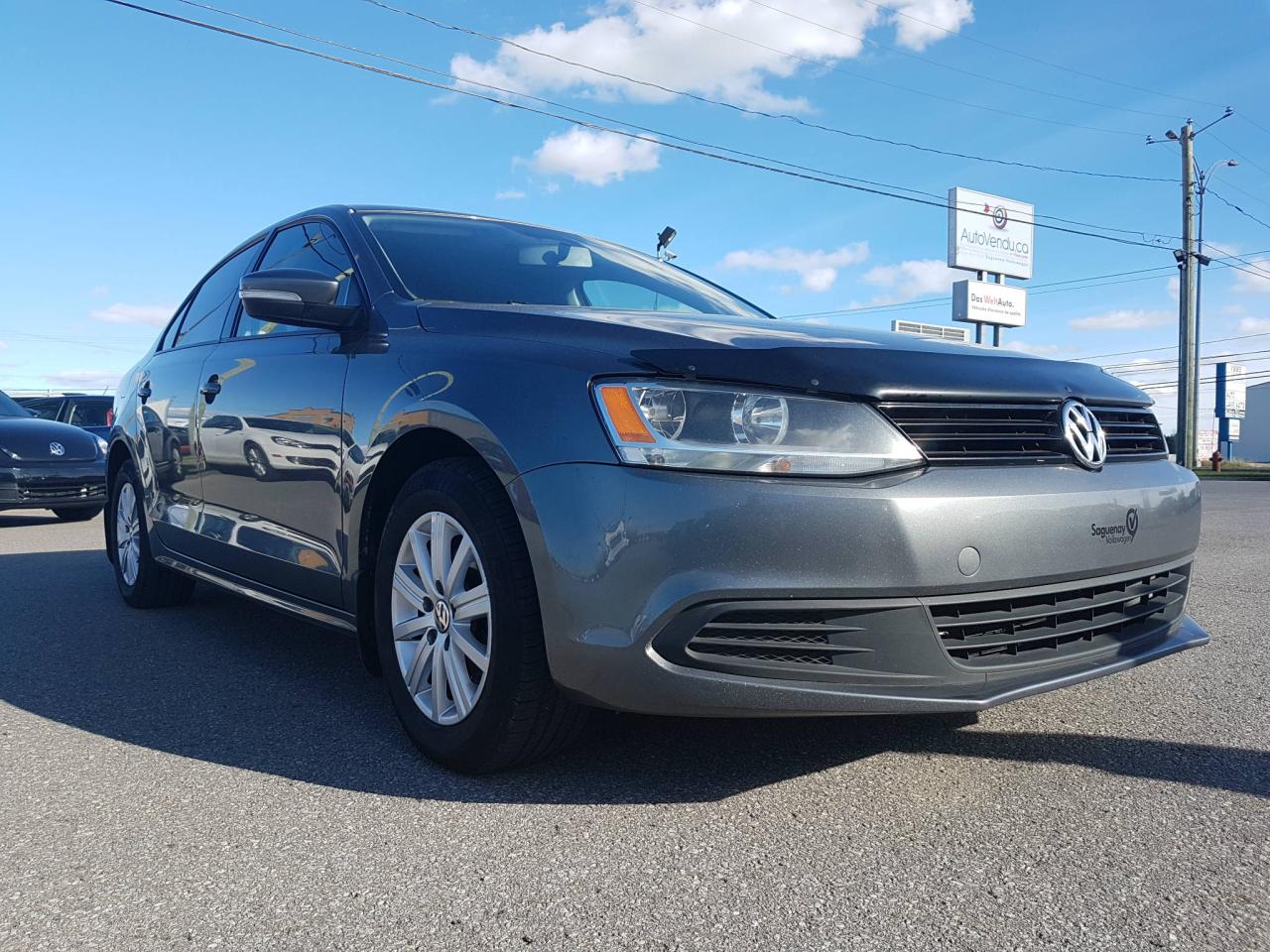 Used 2011 Volkswagen Jetta Modèle Comfortline 4 portes 2,0L boîte m for sale in Chicoutimi, QC