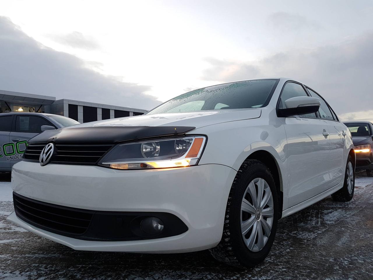 Used 2014 Volkswagen Jetta Modèle Trendline+ 4 portes 2,0L boîte au for sale in Chicoutimi, QC