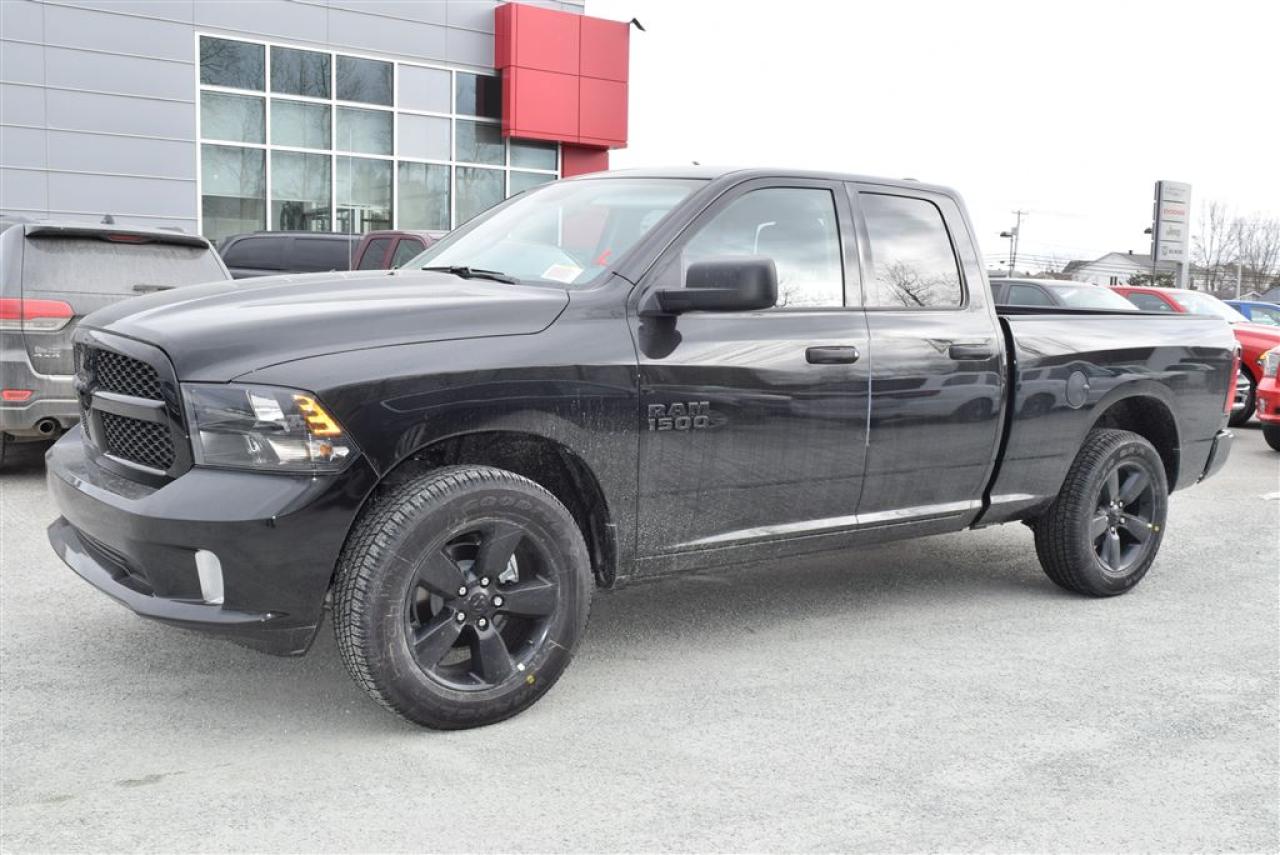 Used 2018 Ram 1500 Express Quad Cab V-6 for sale in Sherbrooke, QC