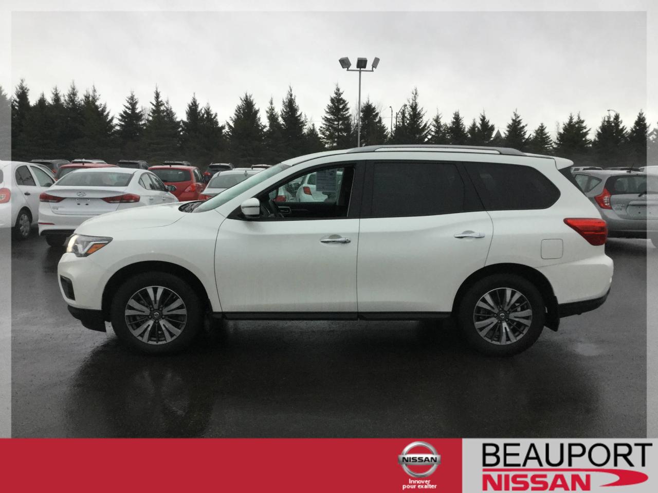 Used 2017 Nissan Pathfinder SV 4WD for sale in Beauport, QC
