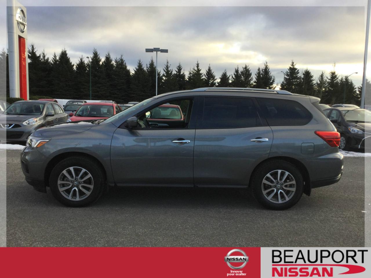 Used 2017 Nissan Pathfinder SL 4WD for sale in Beauport, QC