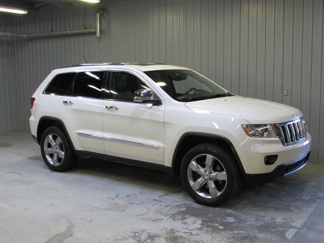 Used 2011 Jeep Grand Cherokee Overland 4WD *CUIR-GPS-TOIT* for sale in Lévis, QC