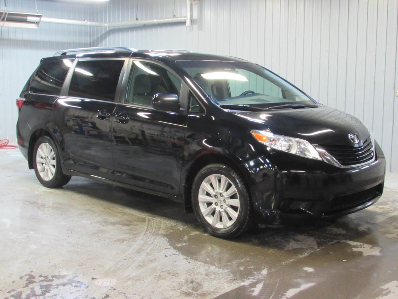 Used 2015 Toyota Sienna LE AWD *CAMÉRA DE RECUL* for sale in Lévis, QC