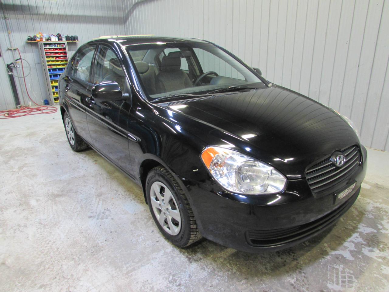 Used 2010 Hyundai Accent GL 4 PORTES AUTOMATIQUE *AIR CLIMATISÉ* for sale in Lévis, QC